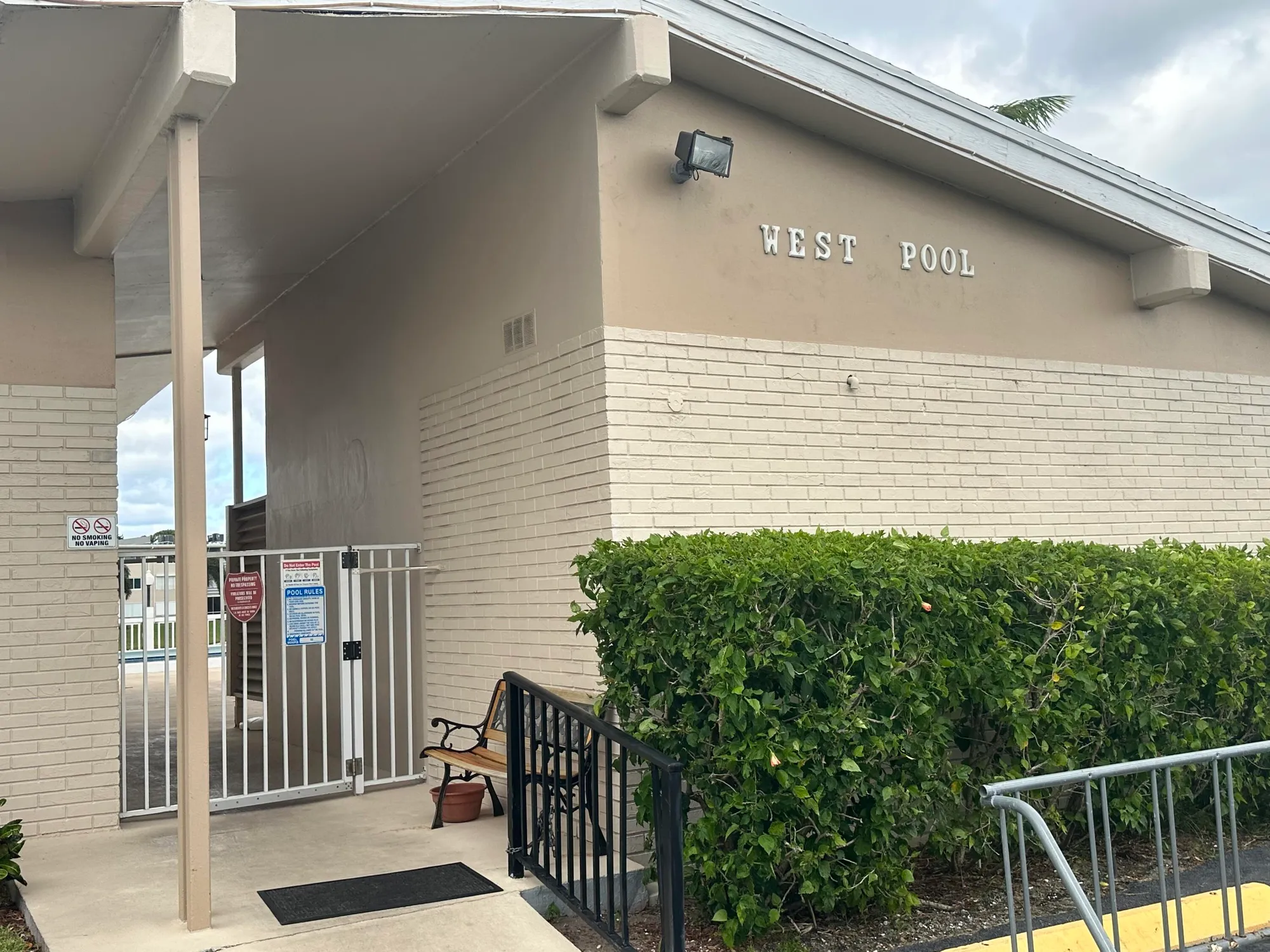 Property Slideshow image 4 of 26 | 2682 garden dr 107, Lake Worth, FL, 33461