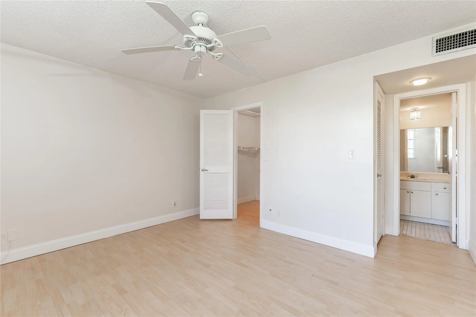 Property Slideshow image 9 of 72 | 9523 s hollybrook lake dr 107, Pembroke Pines, FL, 33025