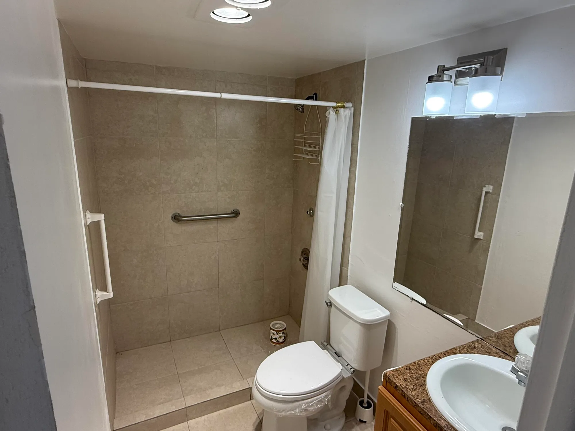 Property Slideshow image 9 of 18 | 175 canterbury h, West Palm Beach, FL, 33417