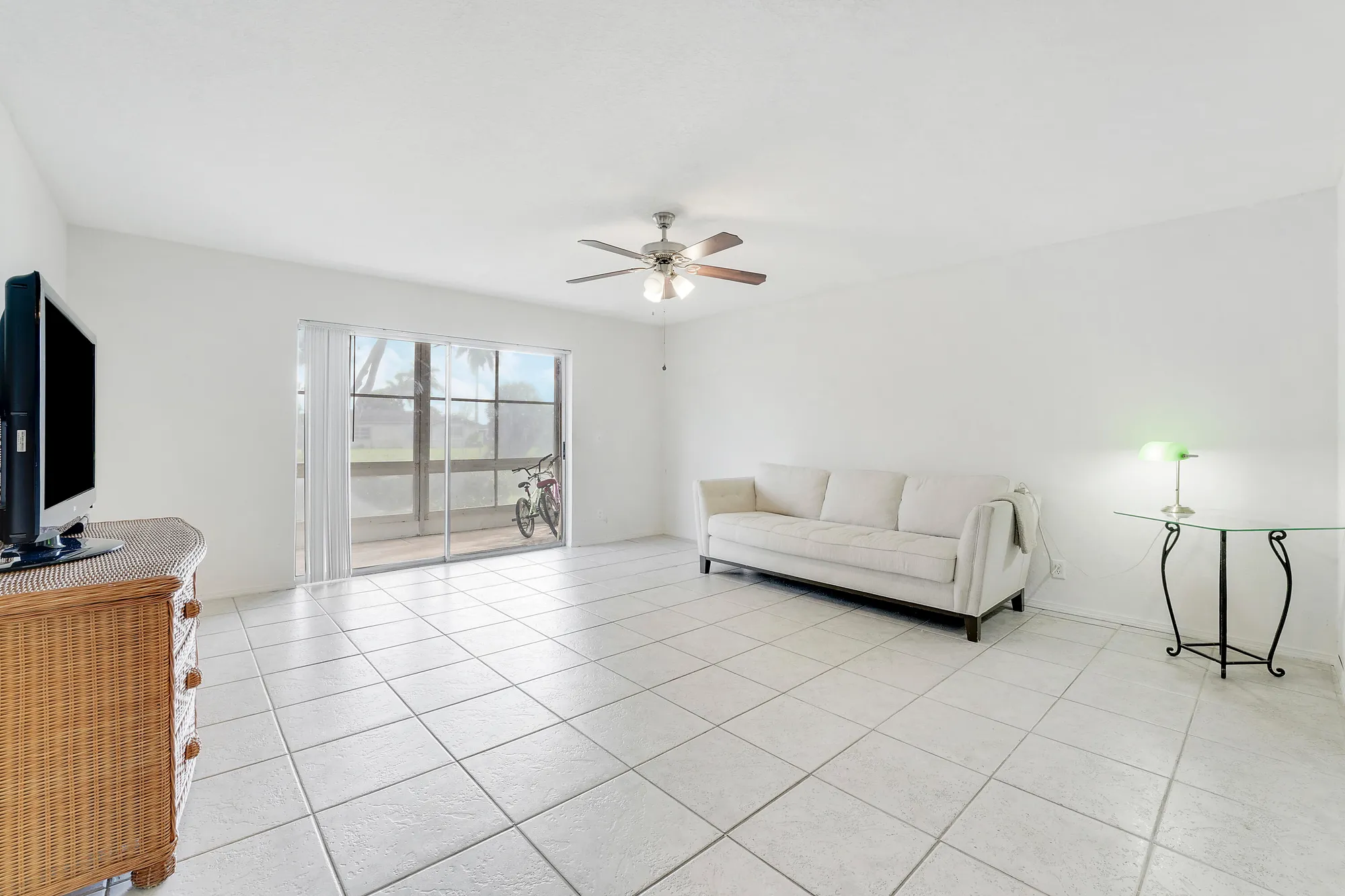 Property Slideshow image 9 of 22 | 12014 greenway cir 109, Royal Palm Beach, FL, 33411