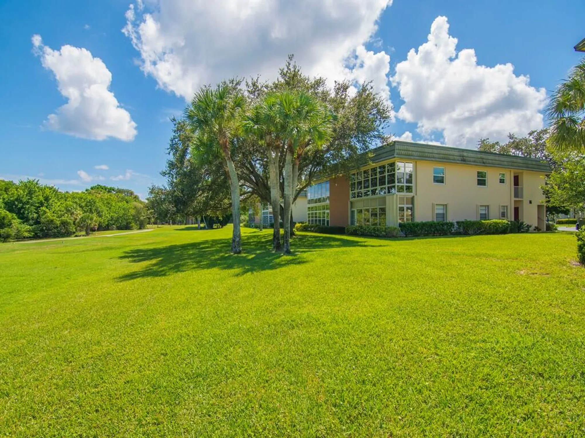 Property Slideshow image 40 of 66 | 16 vista gardens trl apt 105, Vero Beach, FL, 32962
