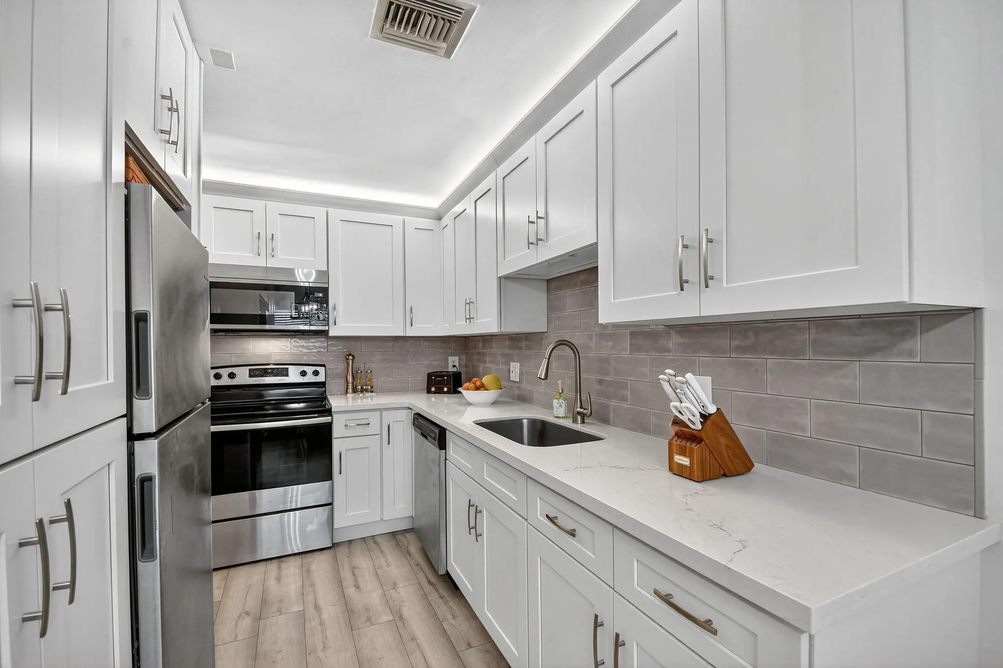 Property Slideshow image 6 of 23 | 2411 papaya dr 103, Delray Beach, FL, 33445