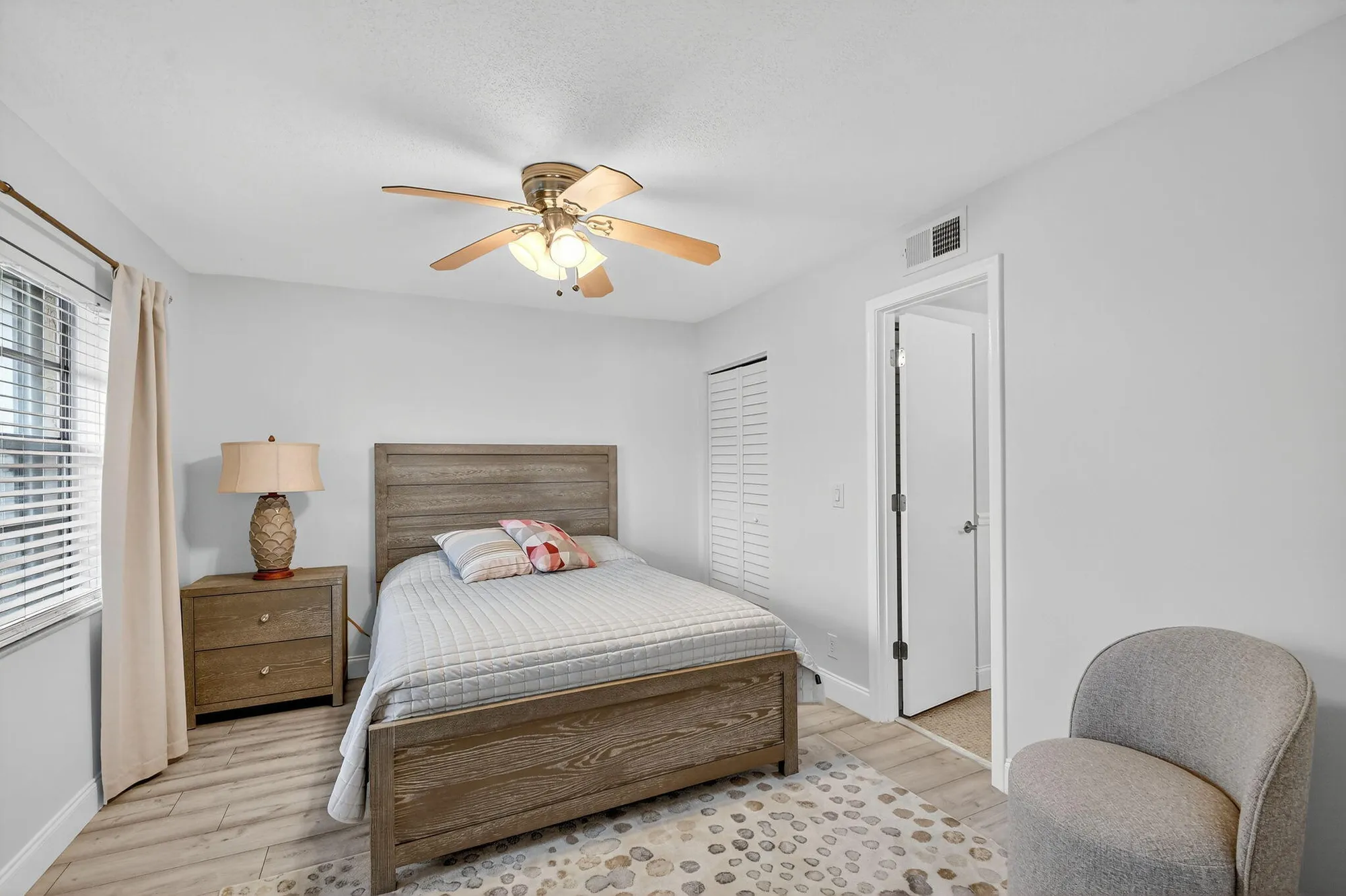 Property Slideshow image 14 of 23 | 2411 papaya dr 103, Delray Beach, FL, 33445