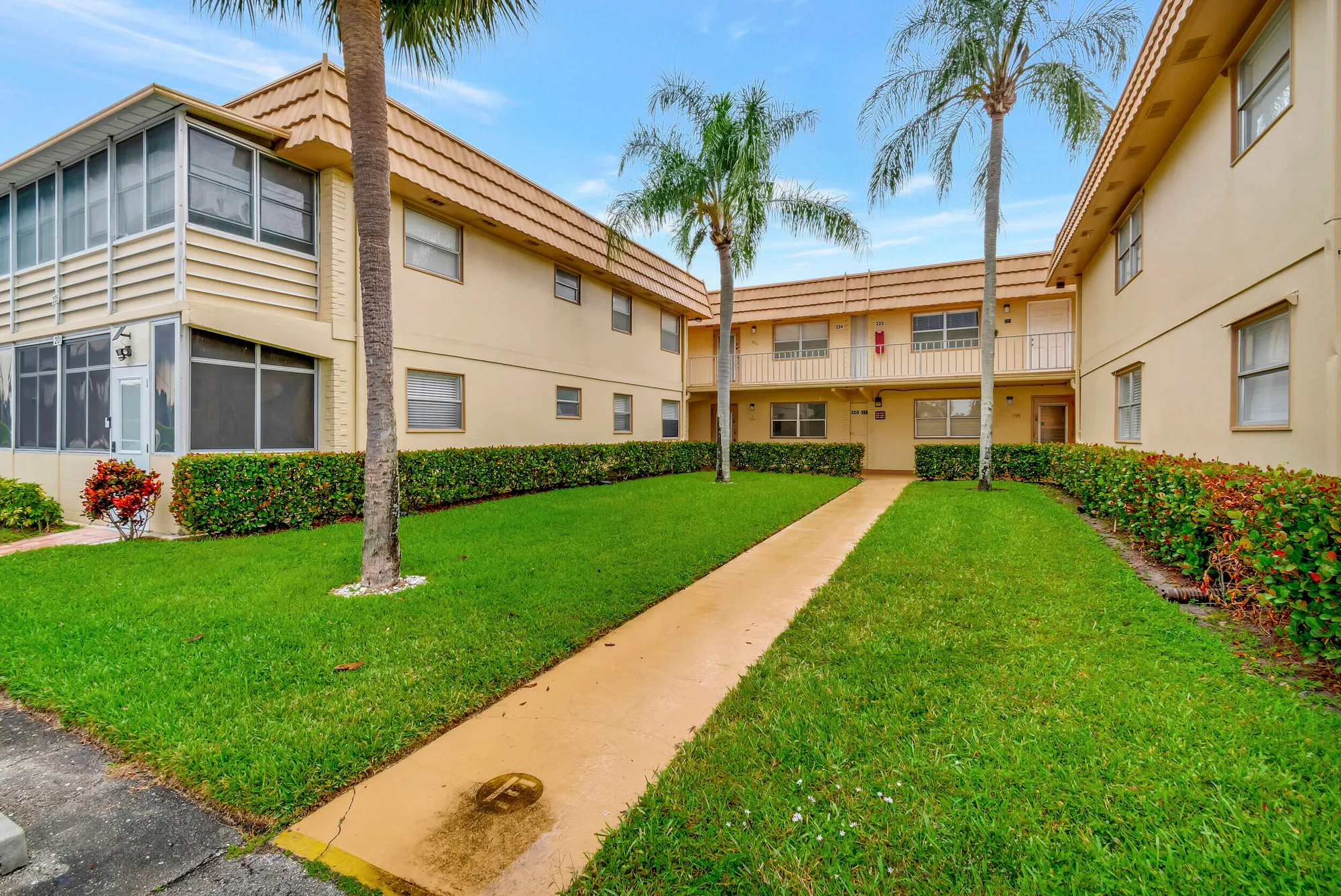 Property Slideshow image 2 of 31 | 200 saxony e unit e, Delray Beach, FL, 33446