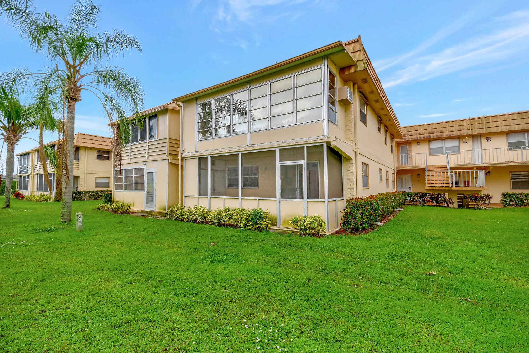 Property Slideshow image 4 of 31 | 200 saxony e unit e, Delray Beach, FL, 33446
