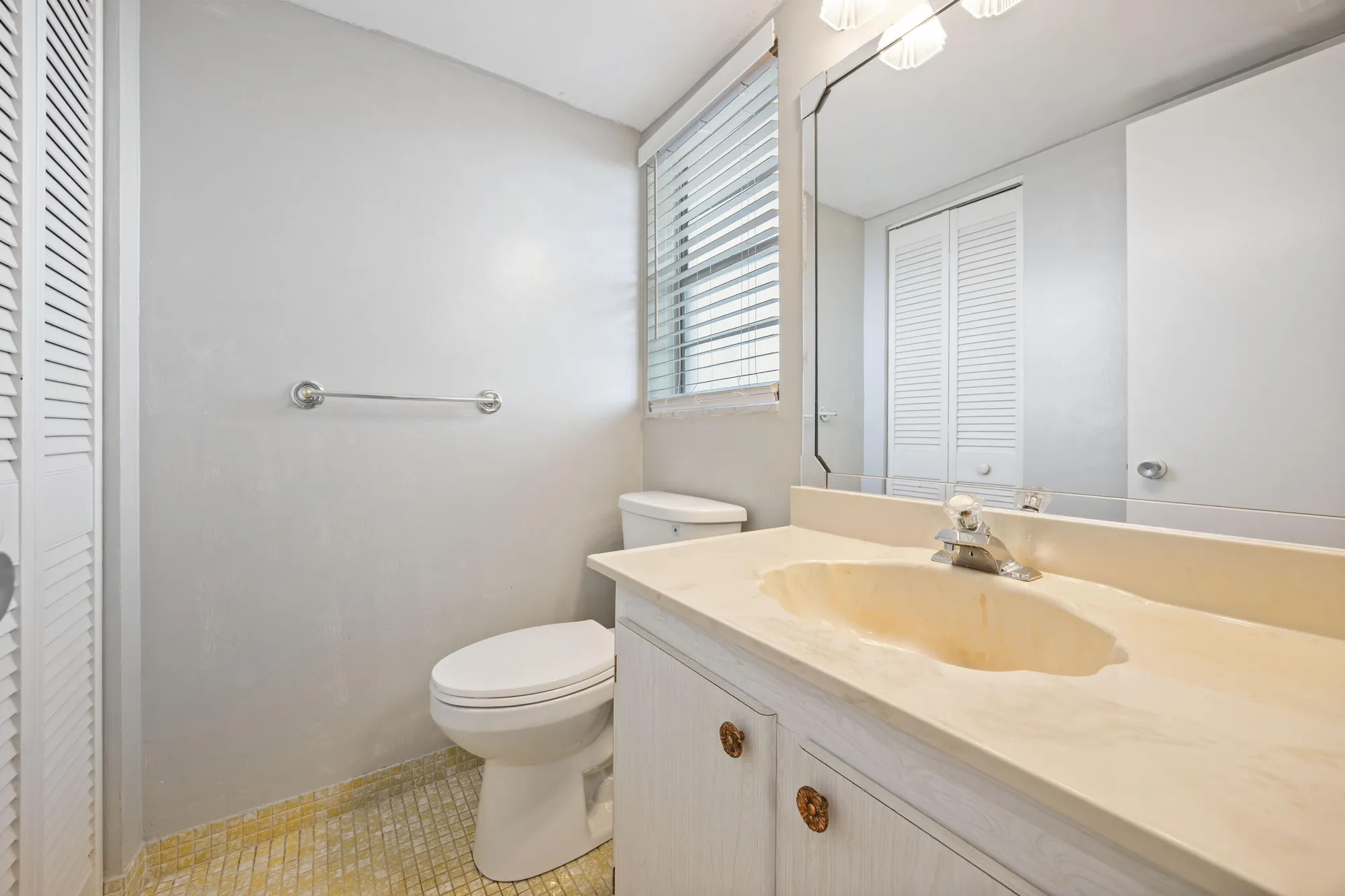 Property Slideshow image 13 of 25 | 230 ne 26th ave 206, Boynton Beach, FL, 33435