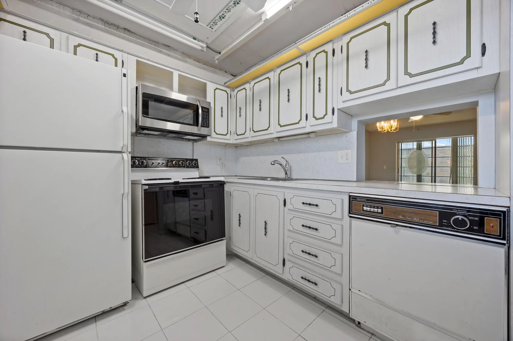 Property Slideshow image 4 of 25 | 230 ne 26th ave 206, Boynton Beach, FL, 33435