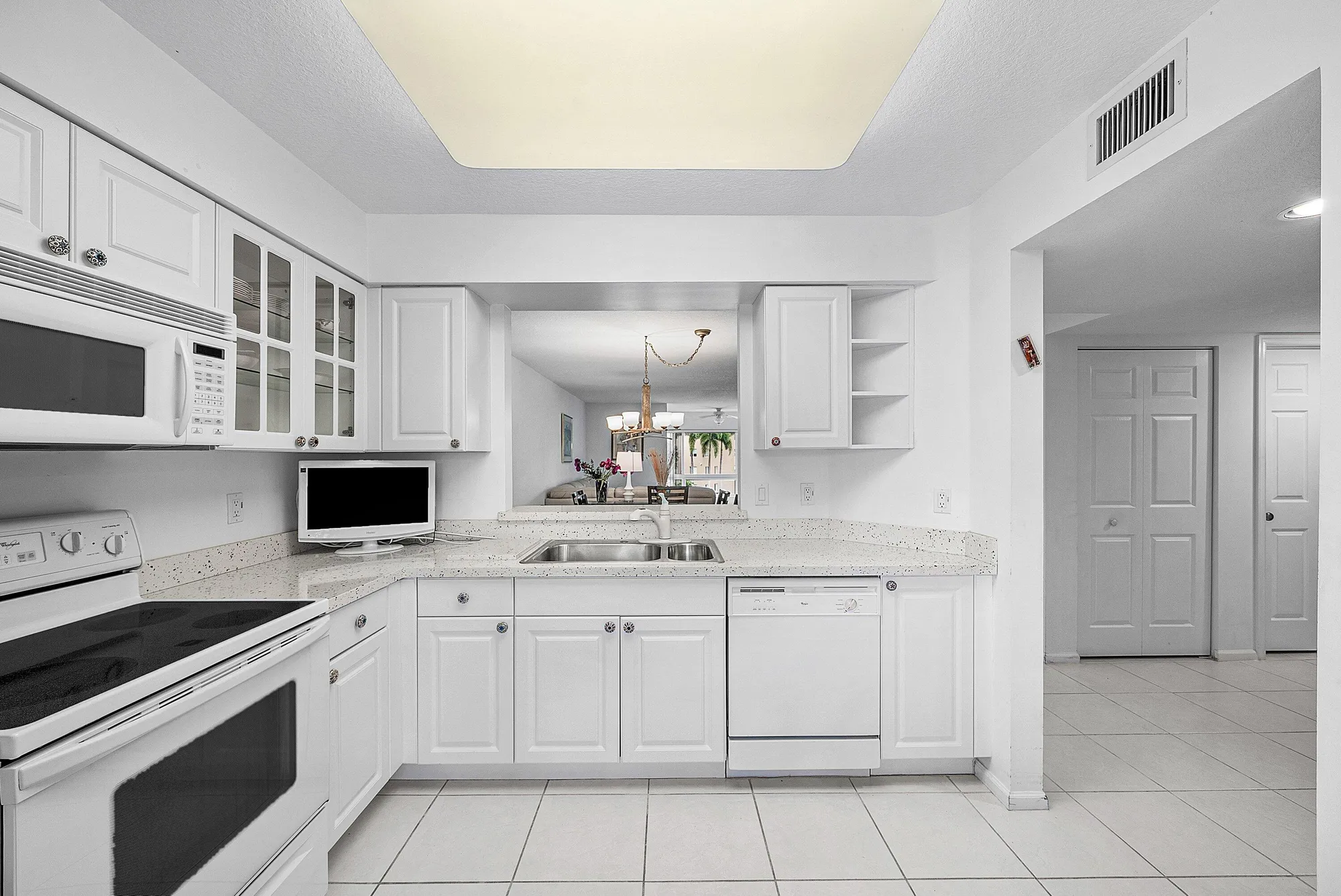 Property Slideshow image 8 of 33 | 12560 majesty cir apt 303, Boynton Beach, FL, 33437