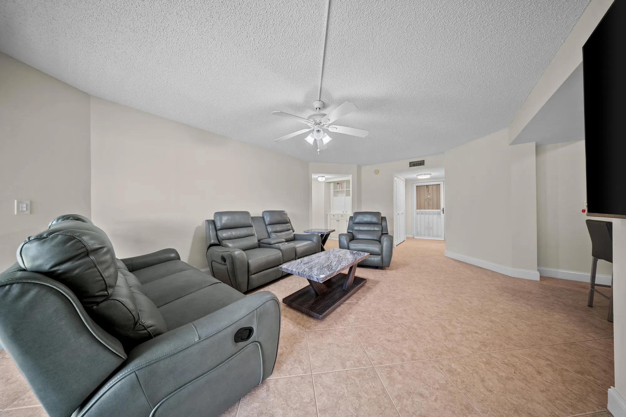 Property Slideshow image 2 of 39 | 3959 via poinciana apt 203, Lake Worth, FL, 33467