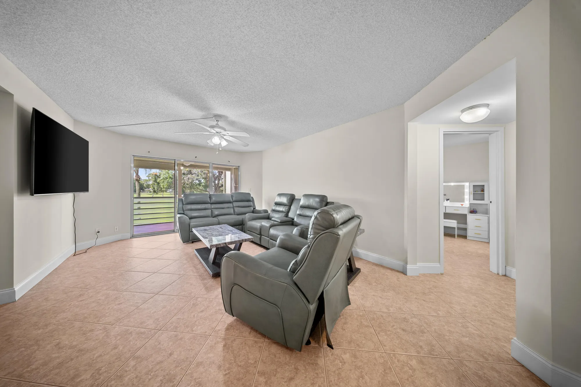 Property Slideshow image 3 of 39 | 3959 via poinciana apt 203, Lake Worth, FL, 33467