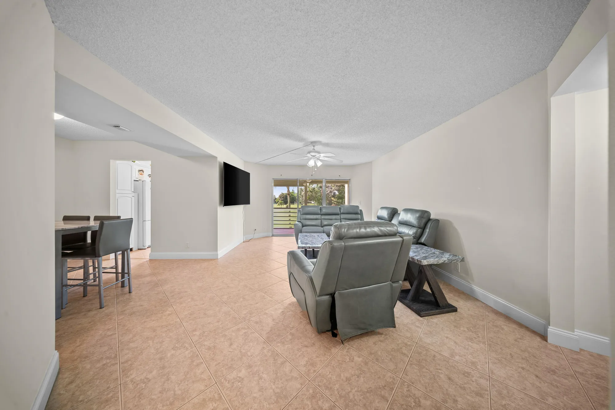 Property Slideshow image 4 of 39 | 3959 via poinciana apt 203, Lake Worth, FL, 33467