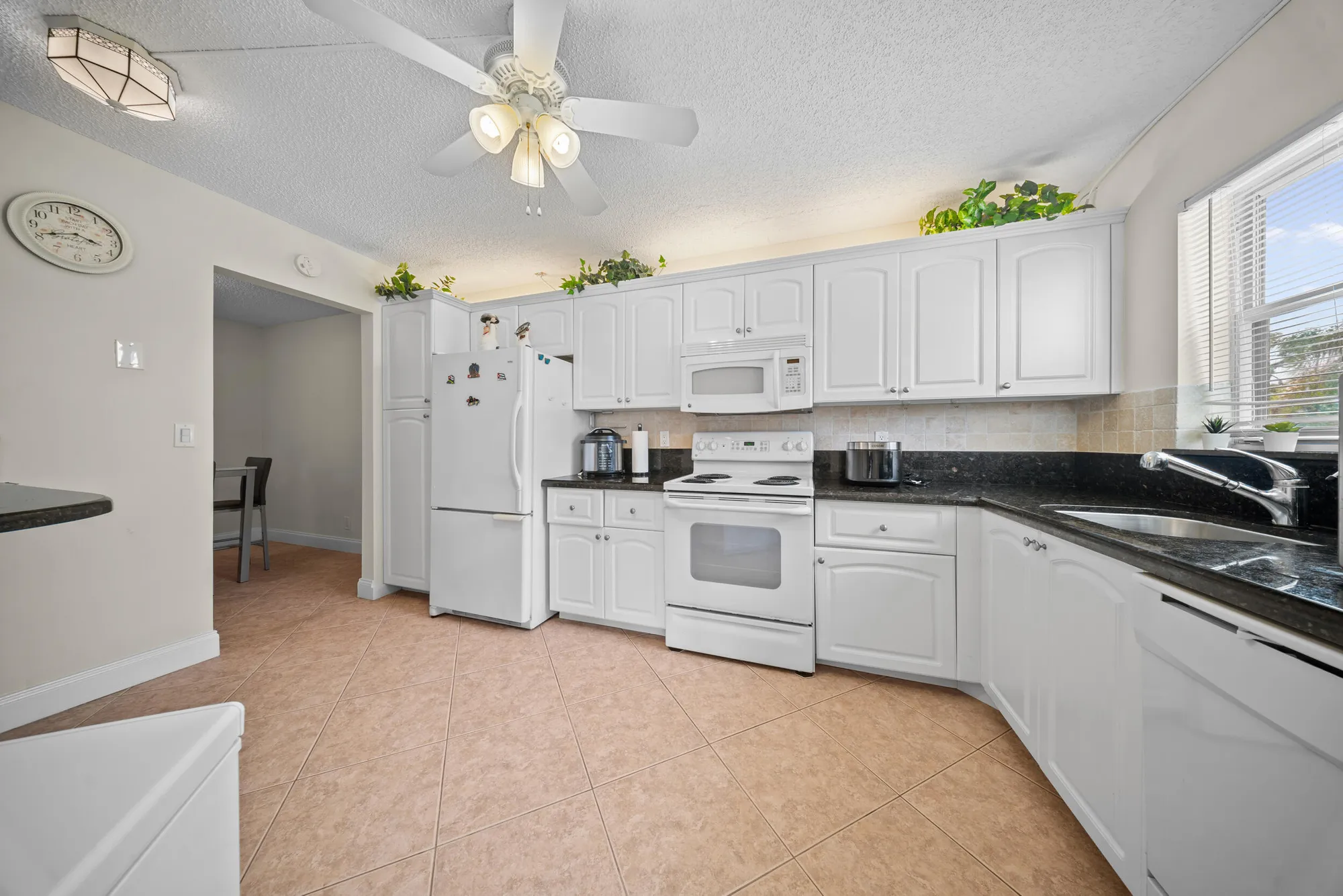 Property Slideshow image 8 of 39 | 3959 via poinciana apt 203, Lake Worth, FL, 33467