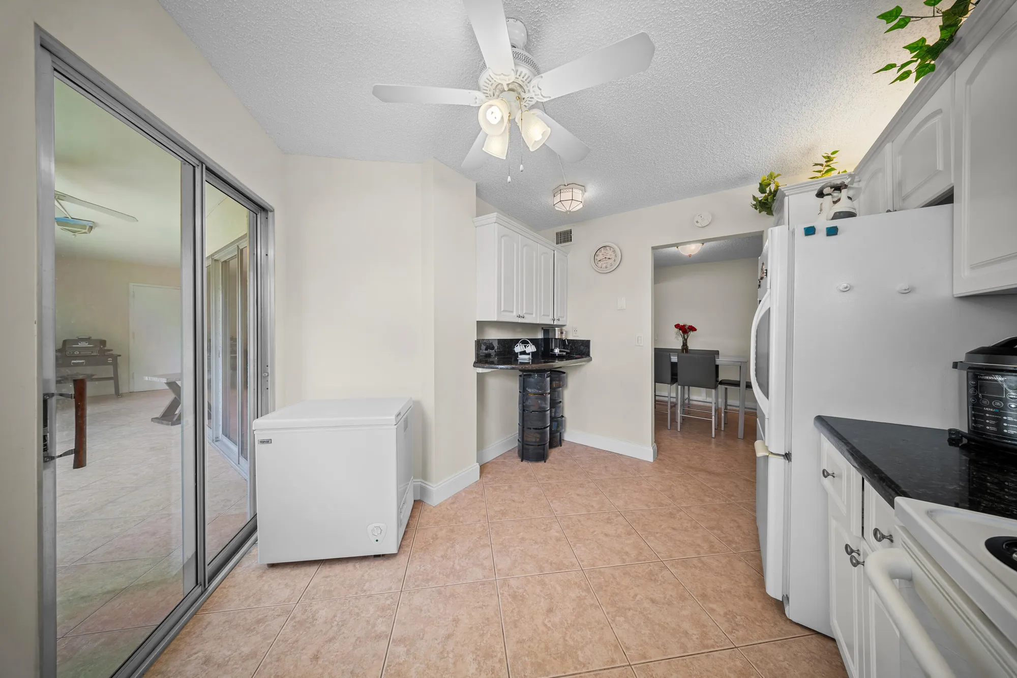 Property Slideshow image 9 of 39 | 3959 via poinciana apt 203, Lake Worth, FL, 33467