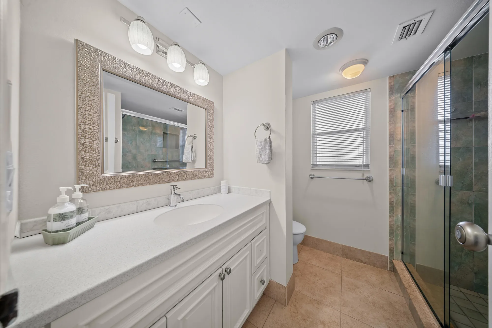 Property Slideshow image 16 of 39 | 3959 via poinciana apt 203, Lake Worth, FL, 33467