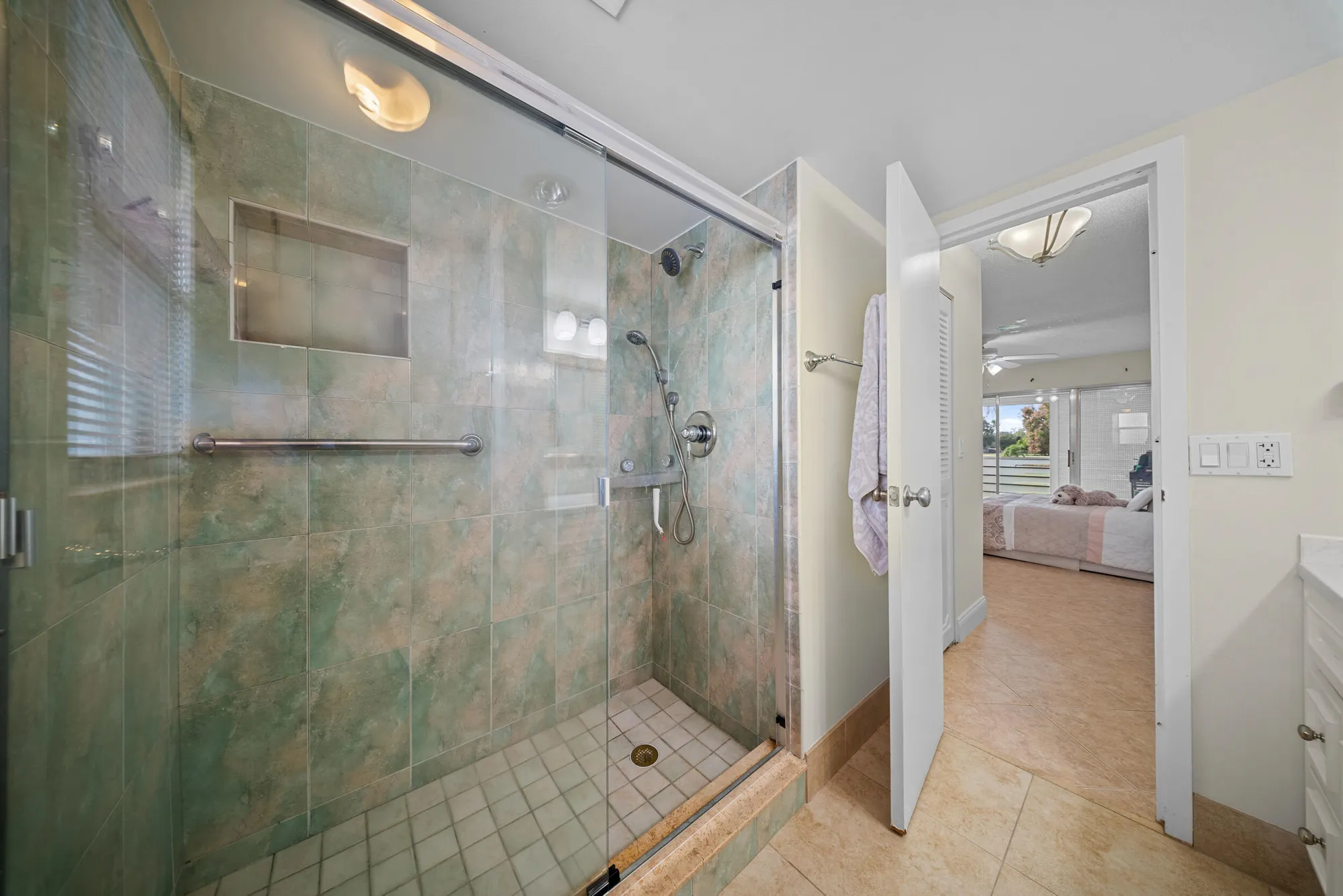 Property Slideshow image 17 of 39 | 3959 via poinciana apt 203, Lake Worth, FL, 33467