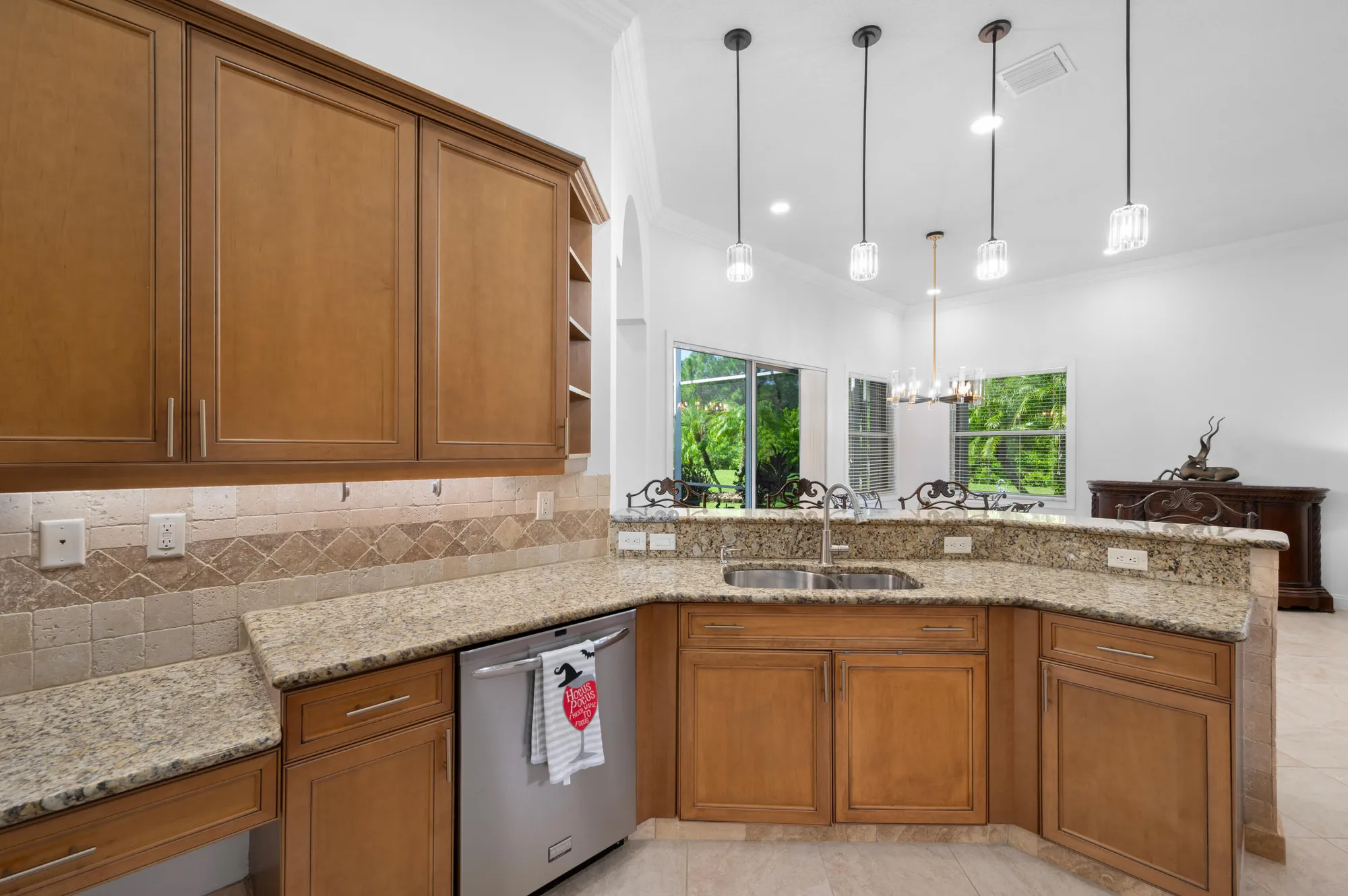 Property Slideshow image 12 of 68 | 469 nw blue lake dr, Port Saint Lucie, FL, 34986