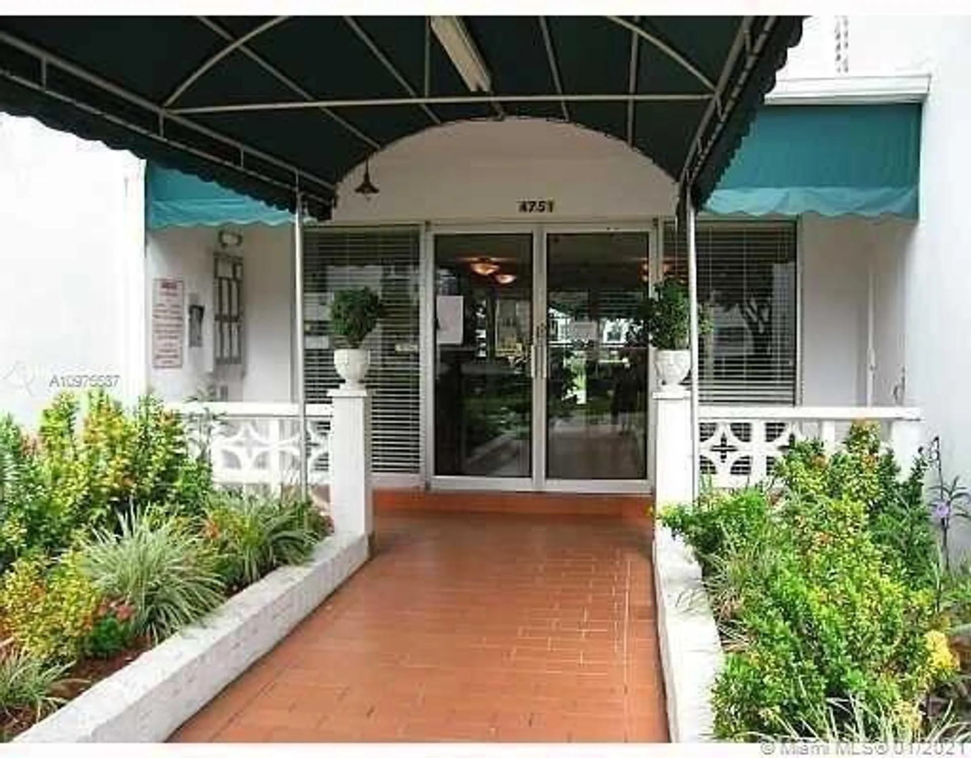 Property Slideshow image 4 of 27 | 4751 nw 21st st 303, Lauderhill, FL, 33313
