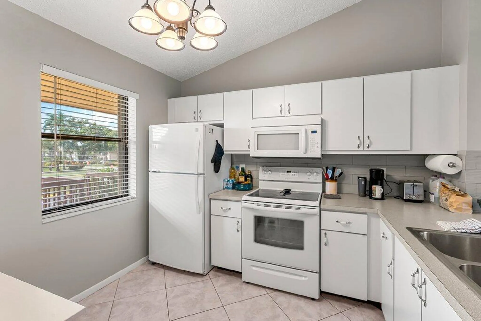 Property Slideshow image 2 of 18 | 4654 lucerne lakes blvd e apt 206, Lake Worth, FL, 33467