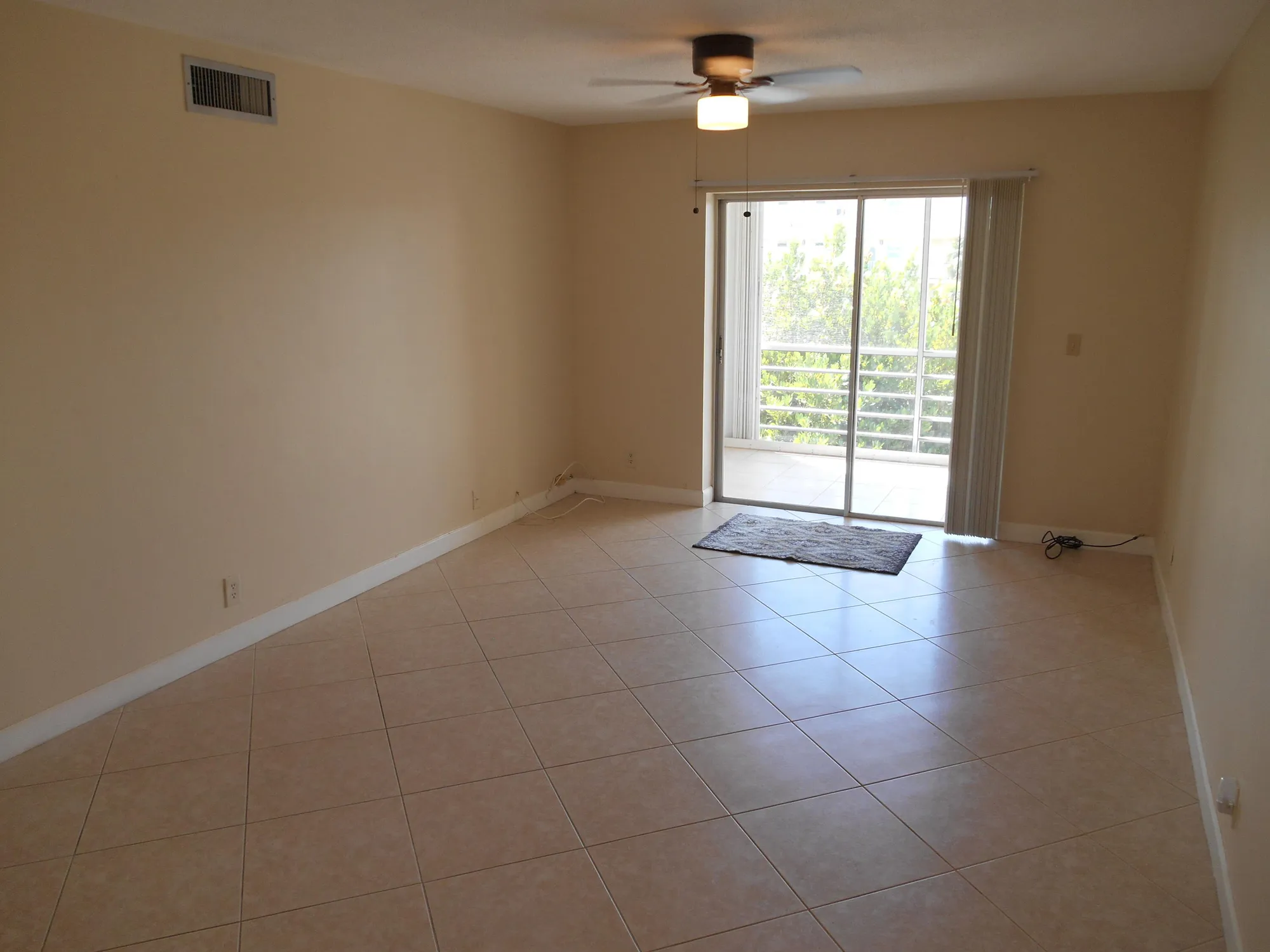 Property Slideshow image 10 of 38 | 2615 ne 1st ct apt 301, Boynton Beach, FL, 33435