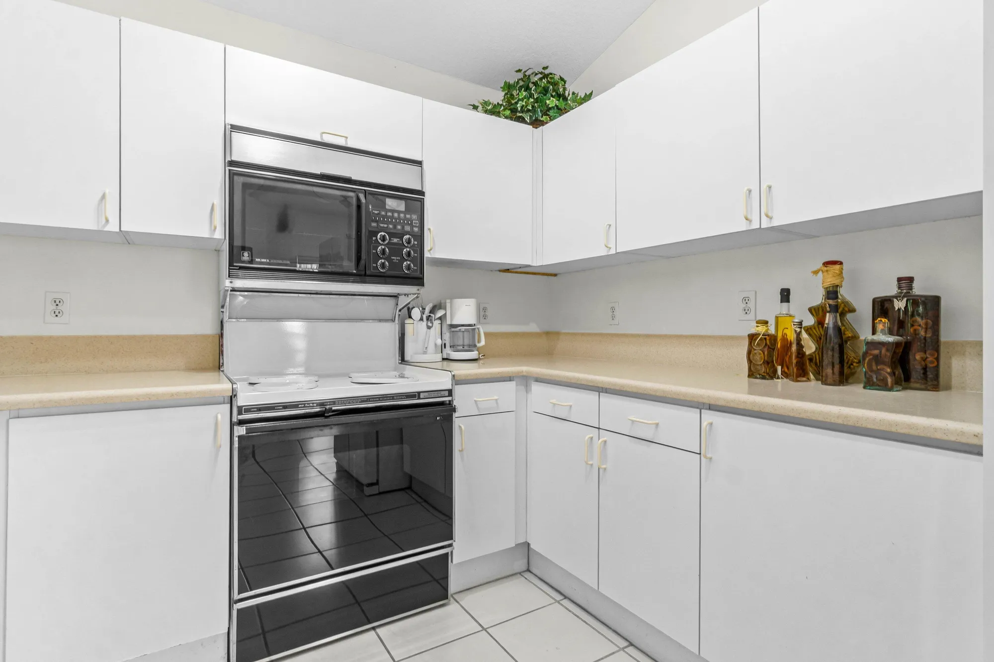 Property Slideshow image 12 of 34 | 7401 hearth stone ave, Boynton Beach, FL, 33472