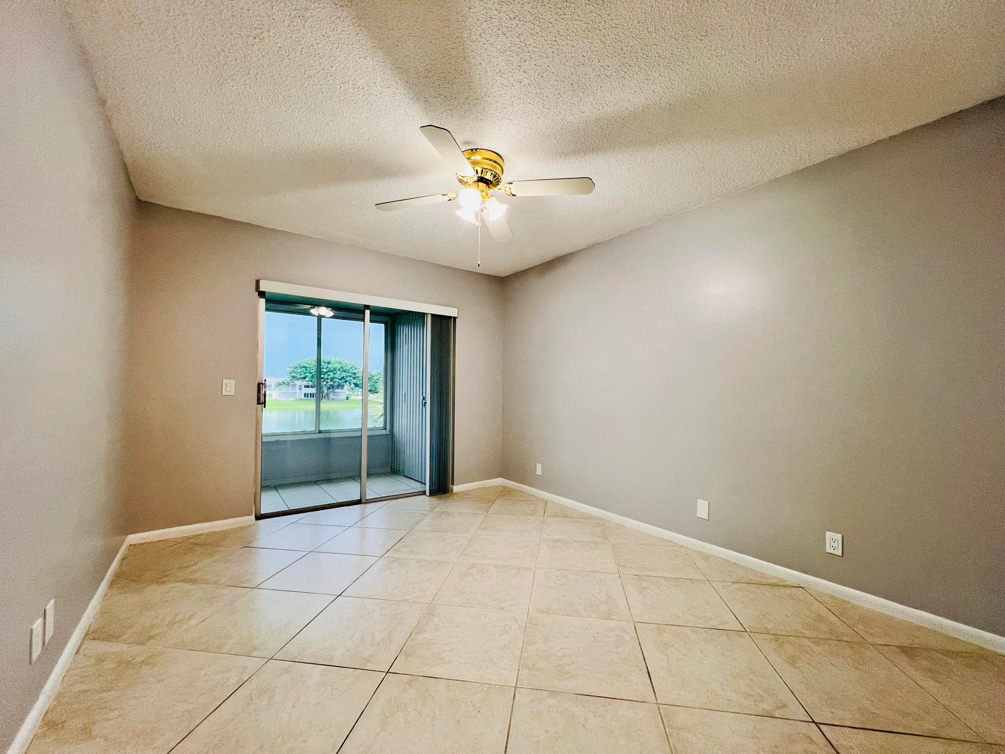 Property Slideshow image 5 of 15 | 210 somerset k, West Palm Beach, FL, 33417