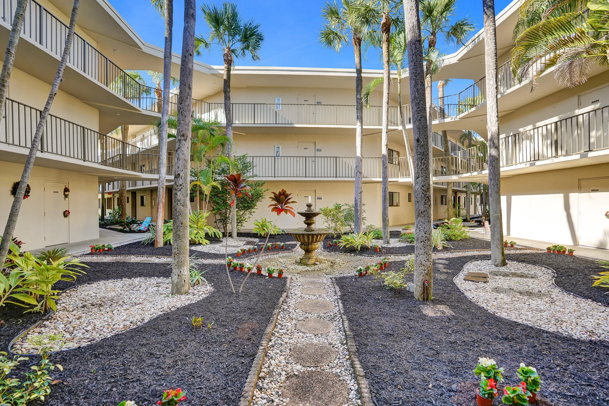 Property Slideshow image 37 of 50 | 5340 las verdes cir 324, Delray Beach, FL, 33484