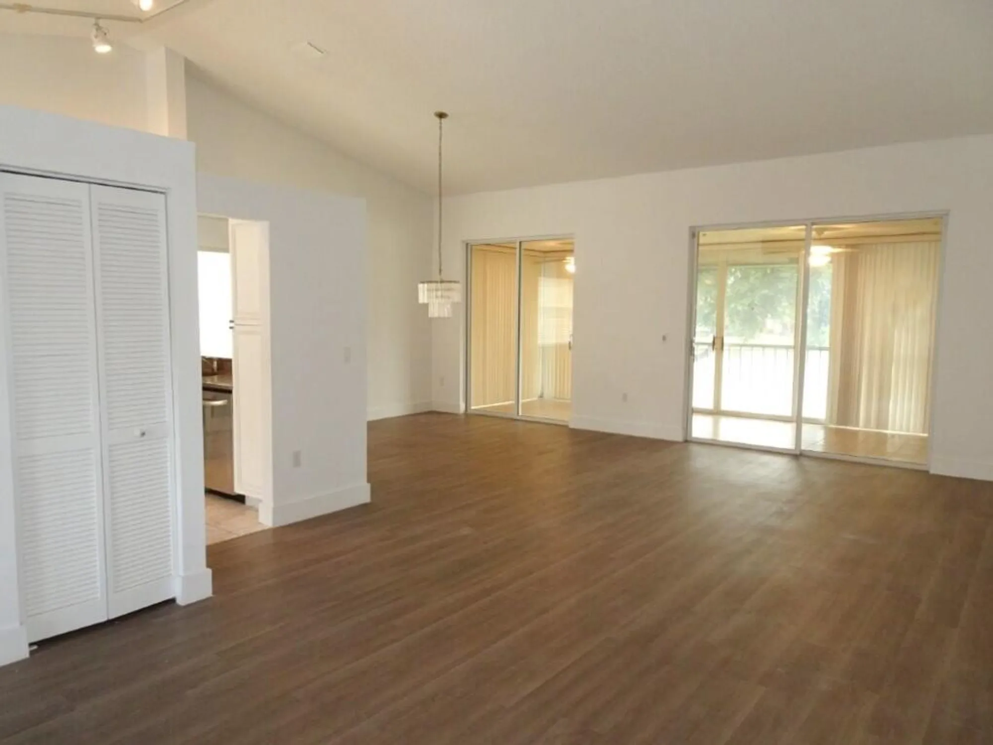 Property Slideshow image 4 of 18 | 9637 shadybrook dr 201, Boynton Beach, FL, 33437