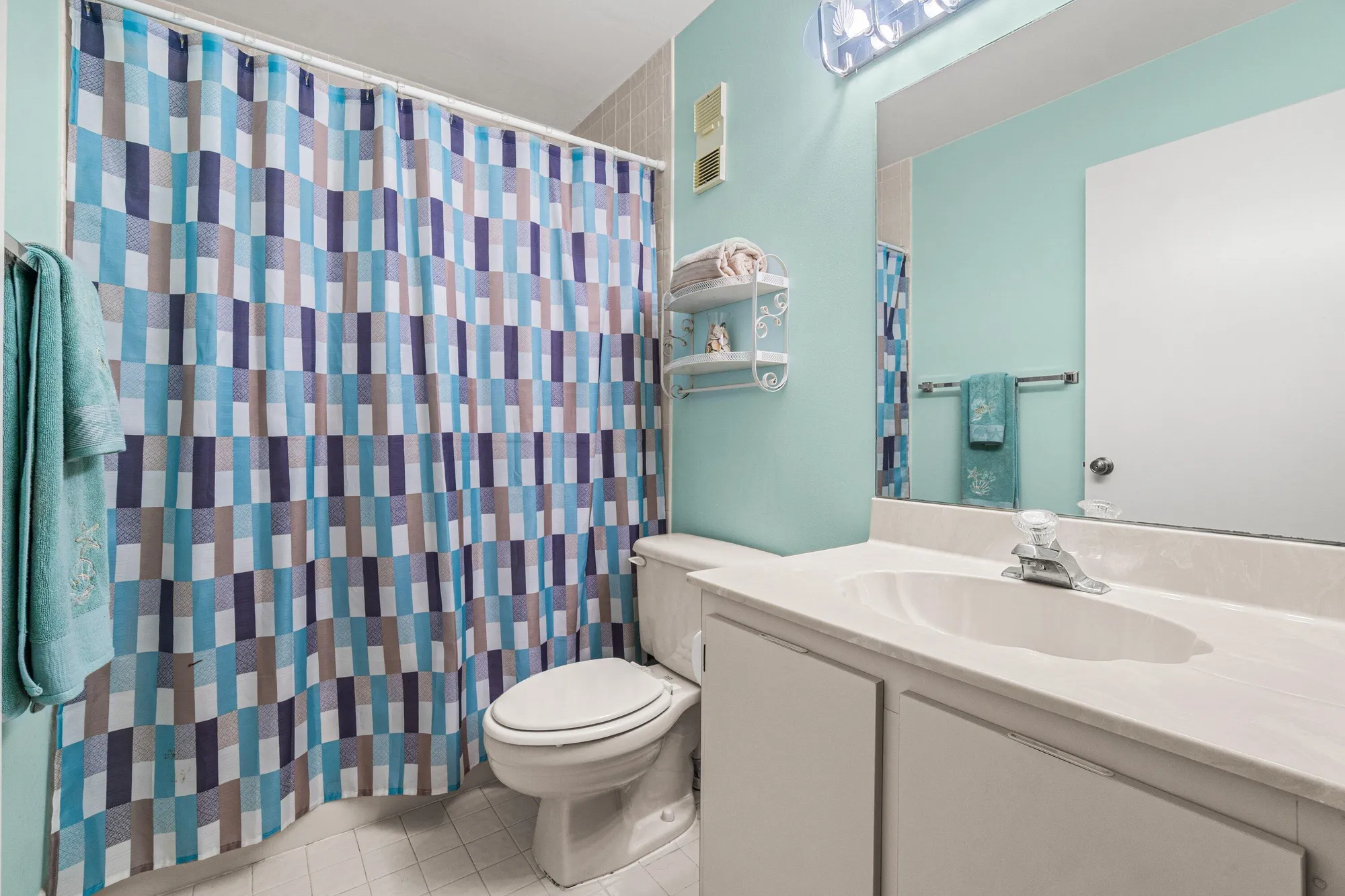Property Slideshow image 16 of 45 | 6235 kings gate cir, Delray Beach, FL, 33484