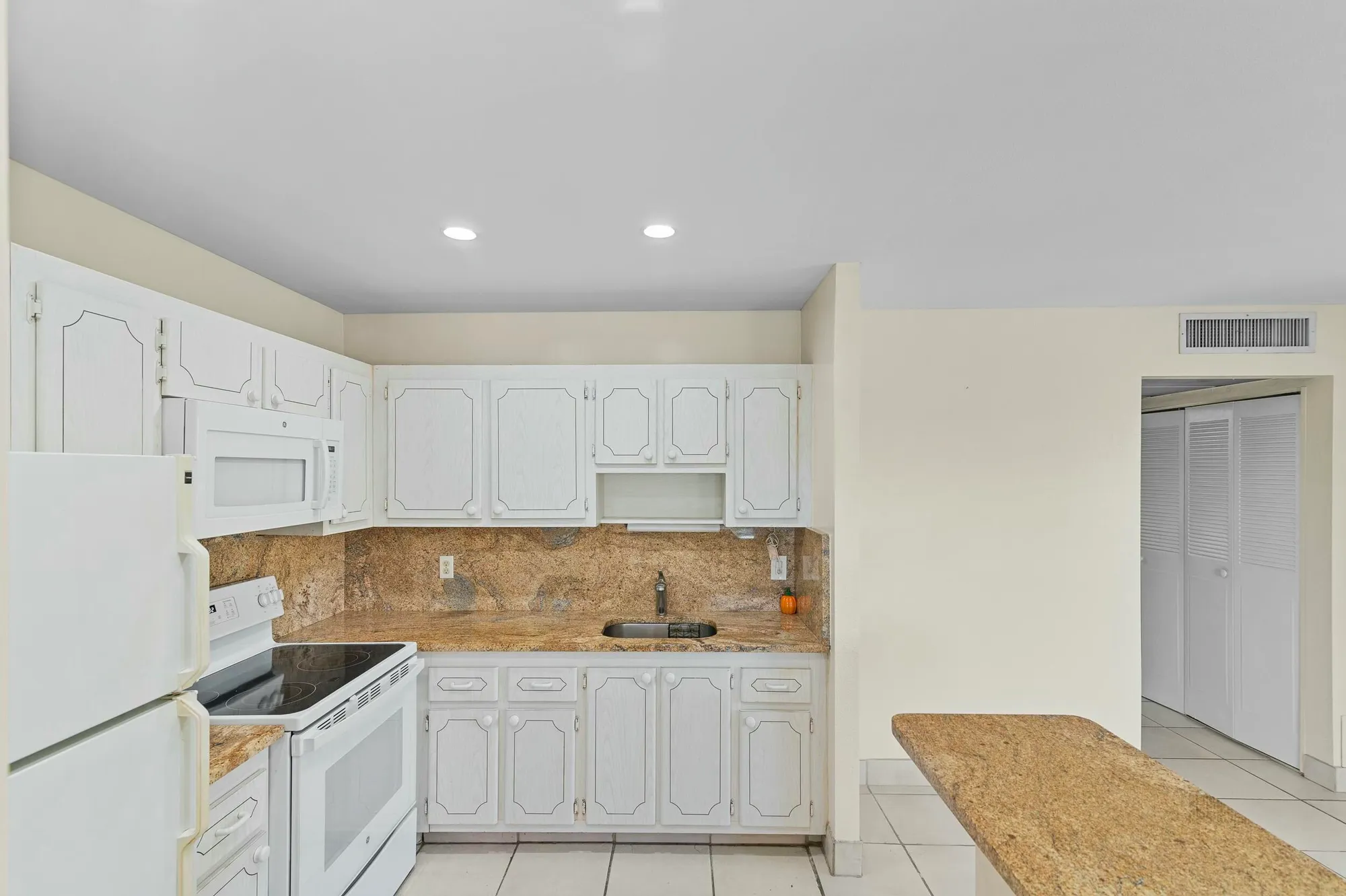 Property Slideshow image 12 of 21 | 706 saxony o, Delray Beach, FL, 33446