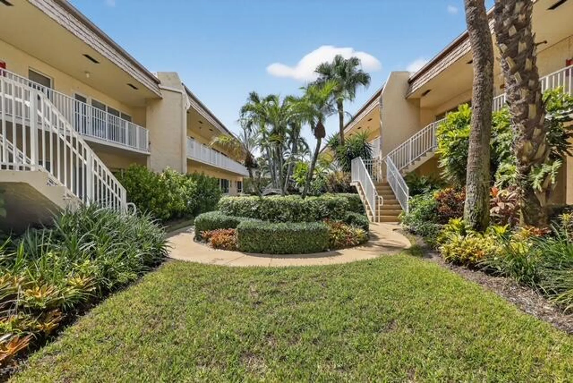Property Slideshow image 3 of 38 | 624 snug harbor dr b8, Boynton Beach, FL, 33435