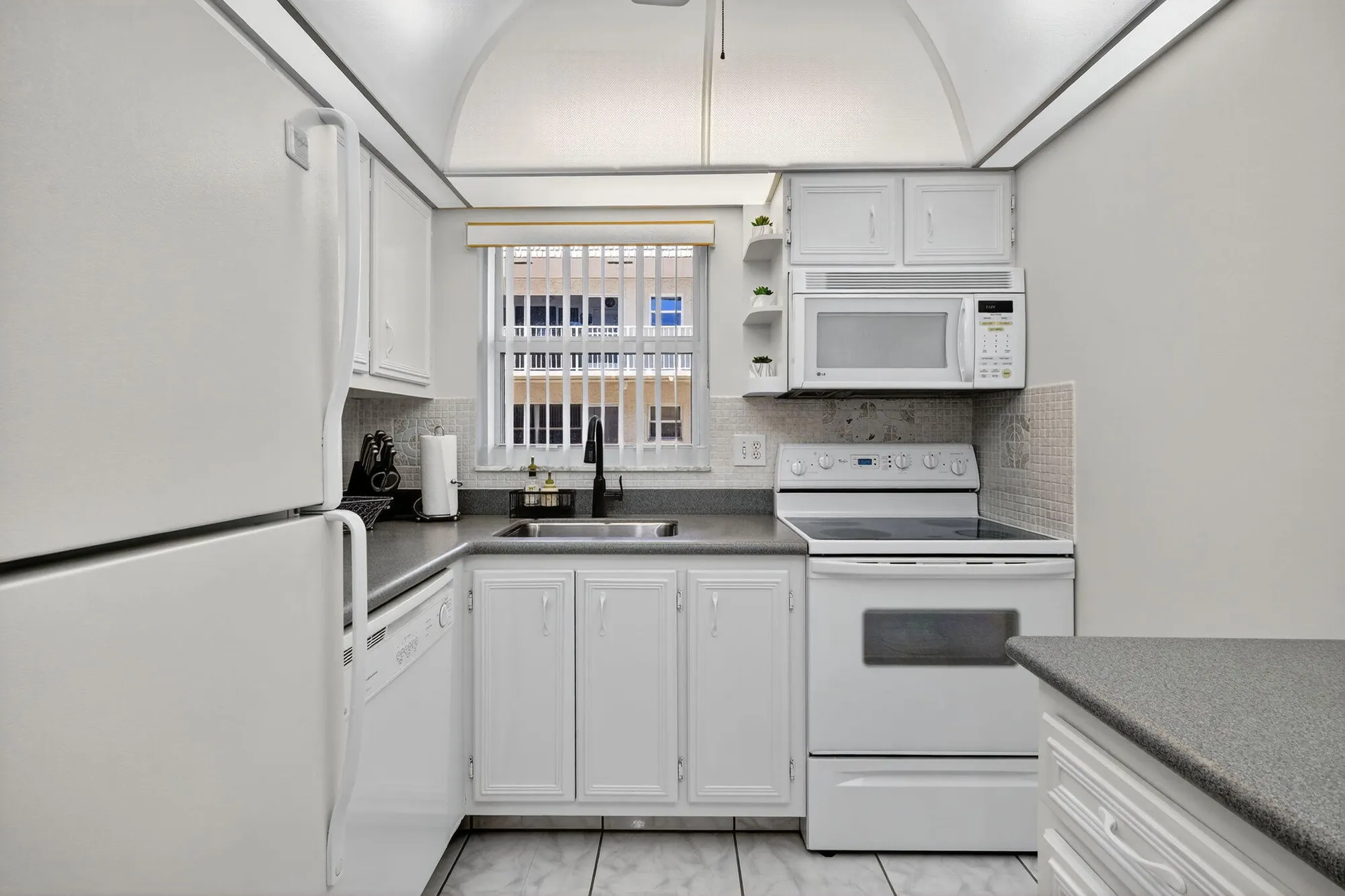 Property Slideshow image 12 of 38 | 624 snug harbor dr b8, Boynton Beach, FL, 33435