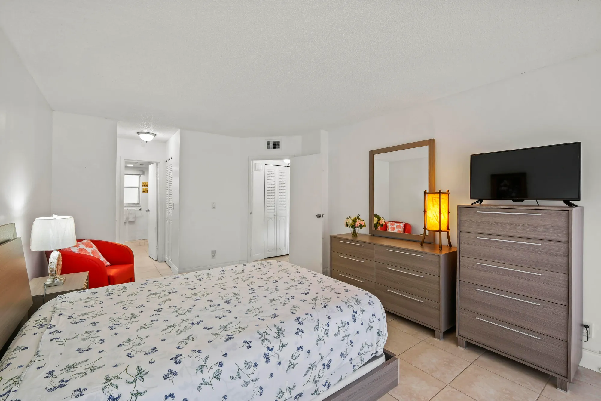 Property Slideshow image 9 of 26 | 3871 via poinciana apt 104, Lake Worth, FL, 33467