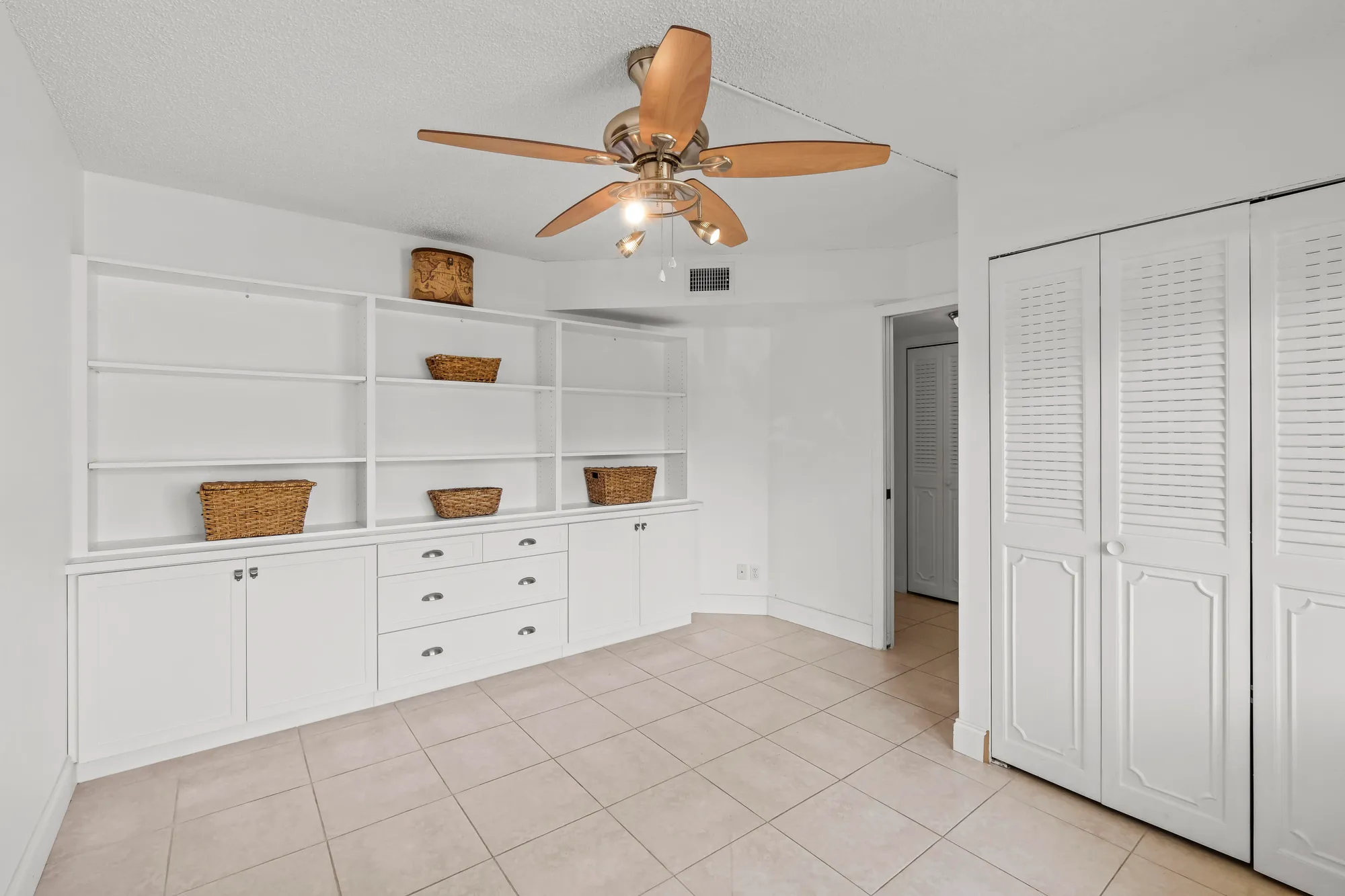 Property Slideshow image 15 of 26 | 3871 via poinciana apt 104, Lake Worth, FL, 33467