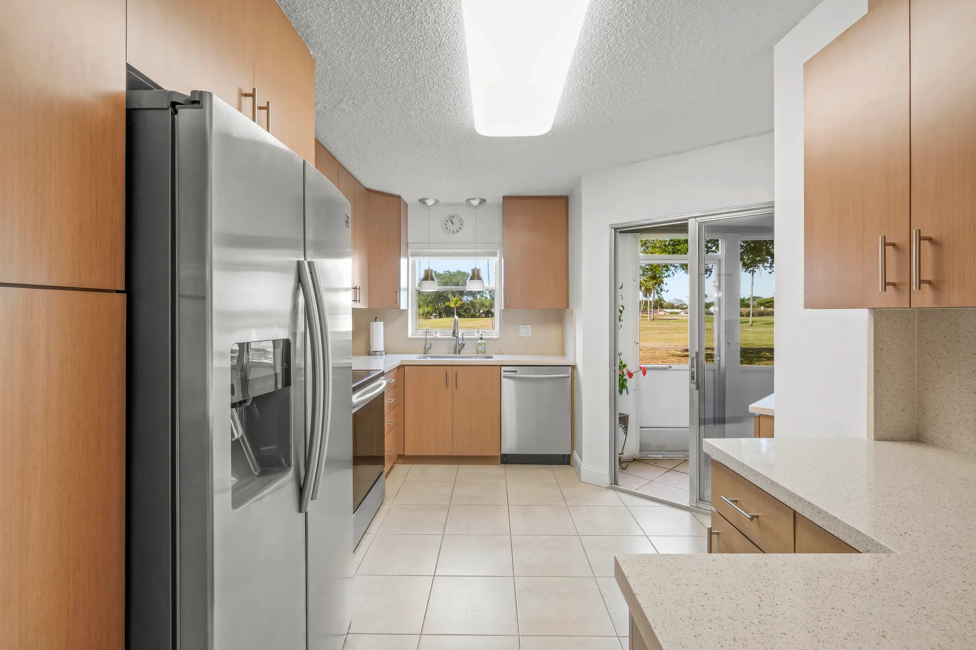Property Slideshow image 5 of 26 | 3871 via poinciana apt 104, Lake Worth, FL, 33467