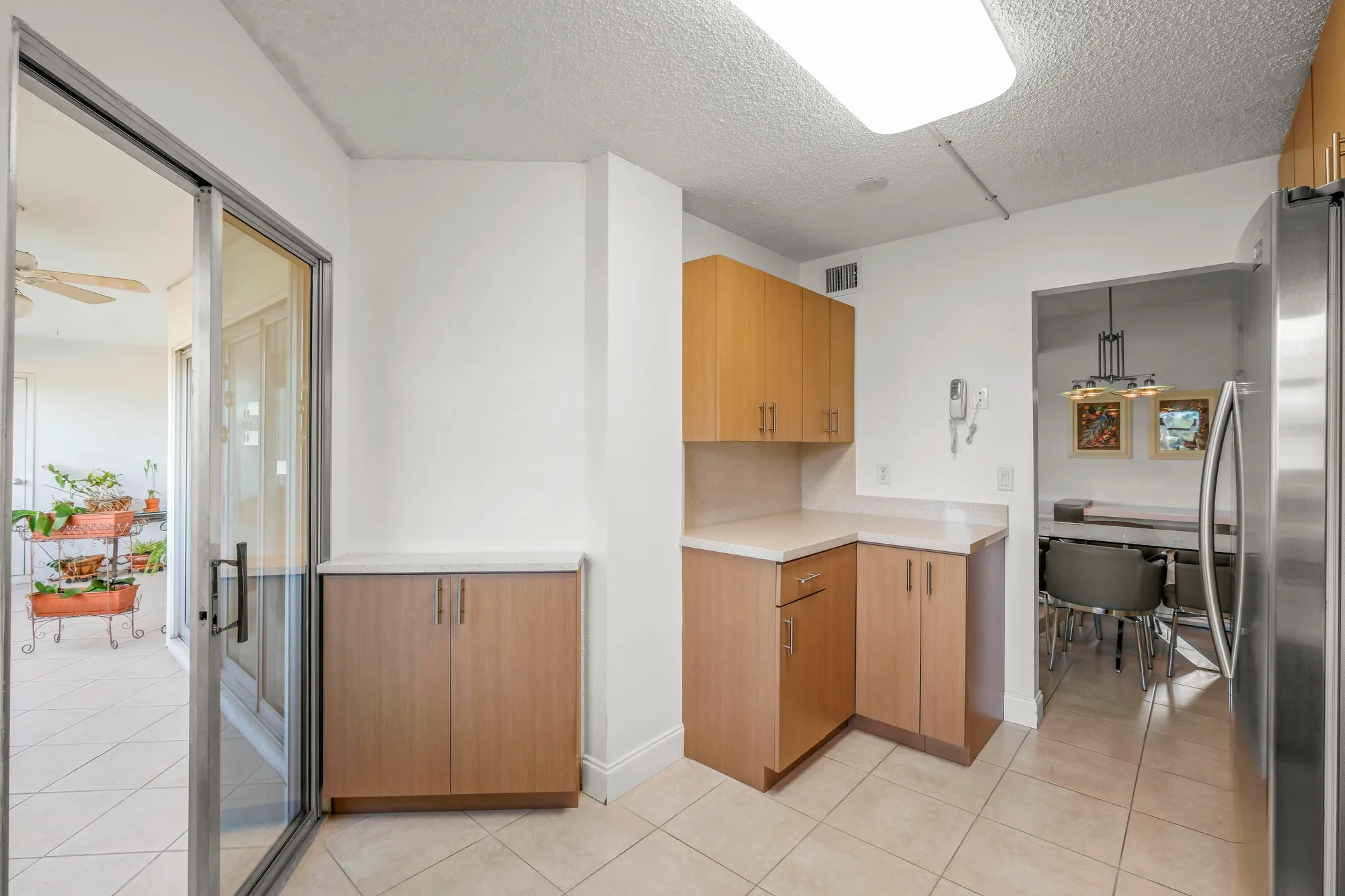 Property Slideshow image 7 of 26 | 3871 via poinciana apt 104, Lake Worth, FL, 33467