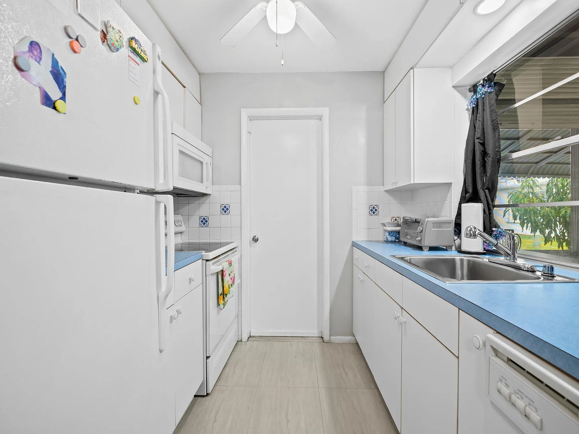 Property Slideshow image 9 of 17 | 210 nw 25th ct, Pompano Beach, FL, 33064