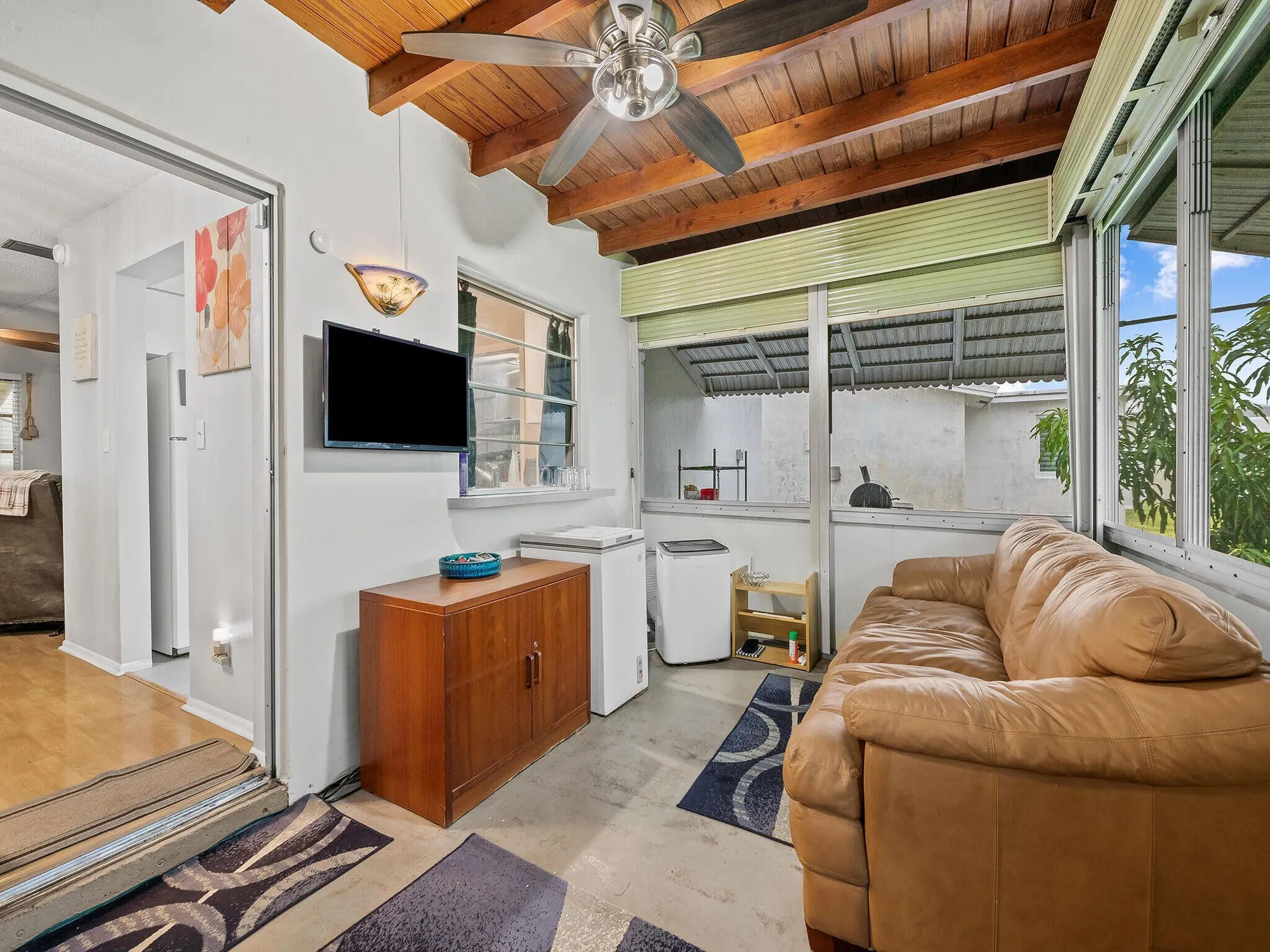 Property Slideshow image 11 of 17 | 210 nw 25th ct, Pompano Beach, FL, 33064