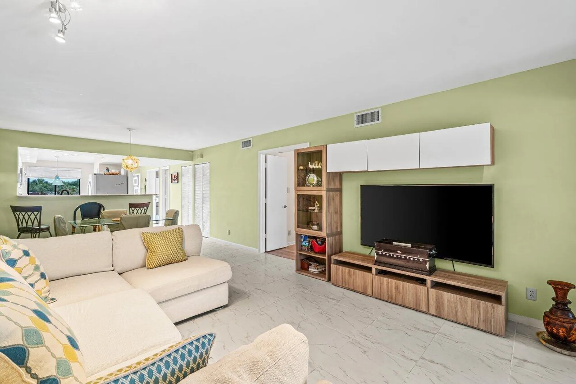 Property Slideshow image 7 of 63 | 5380 cedar lake dr apt 302, Boynton Beach, FL, 33437