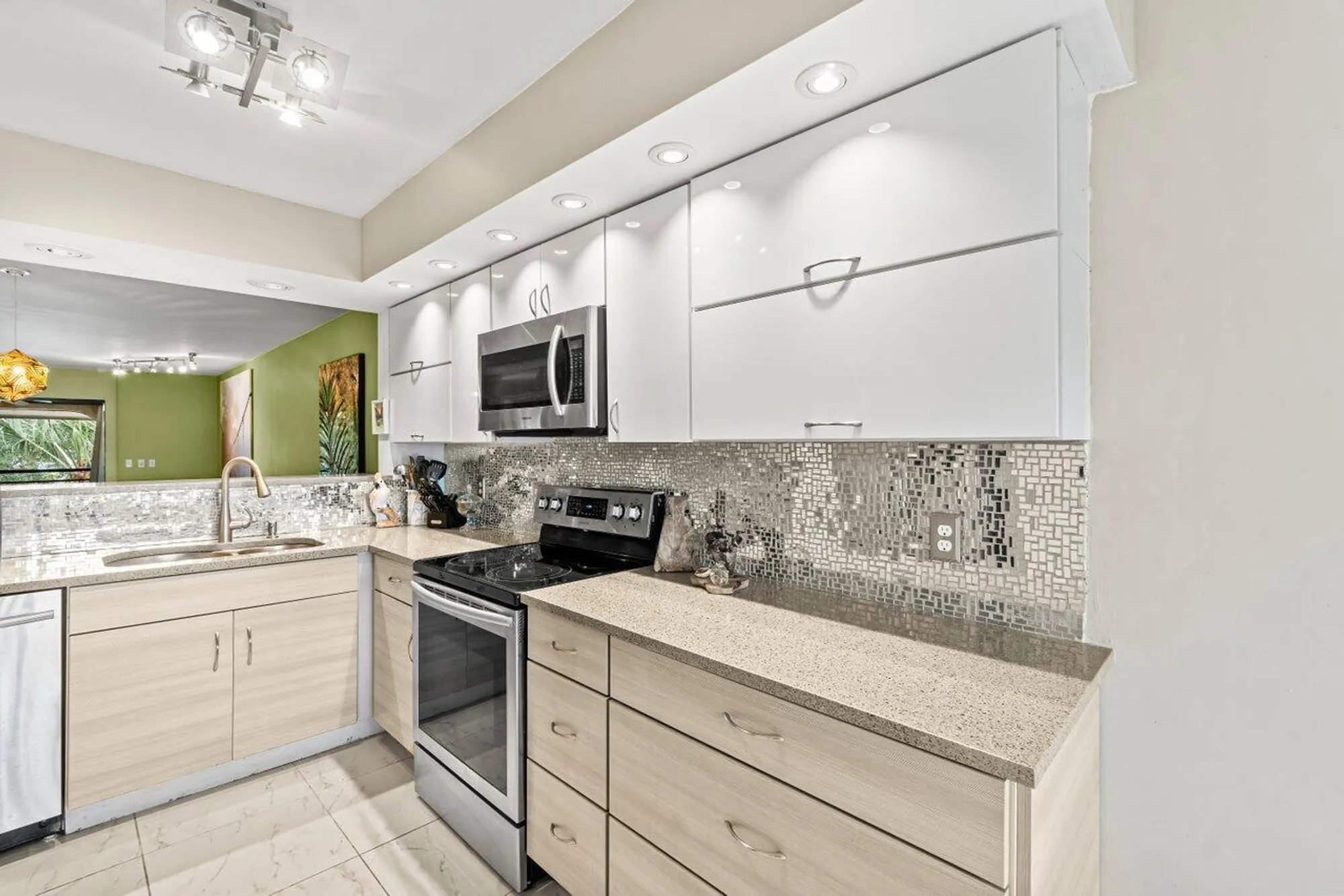 Property Slideshow image 10 of 63 | 5380 cedar lake dr apt 302, Boynton Beach, FL, 33437