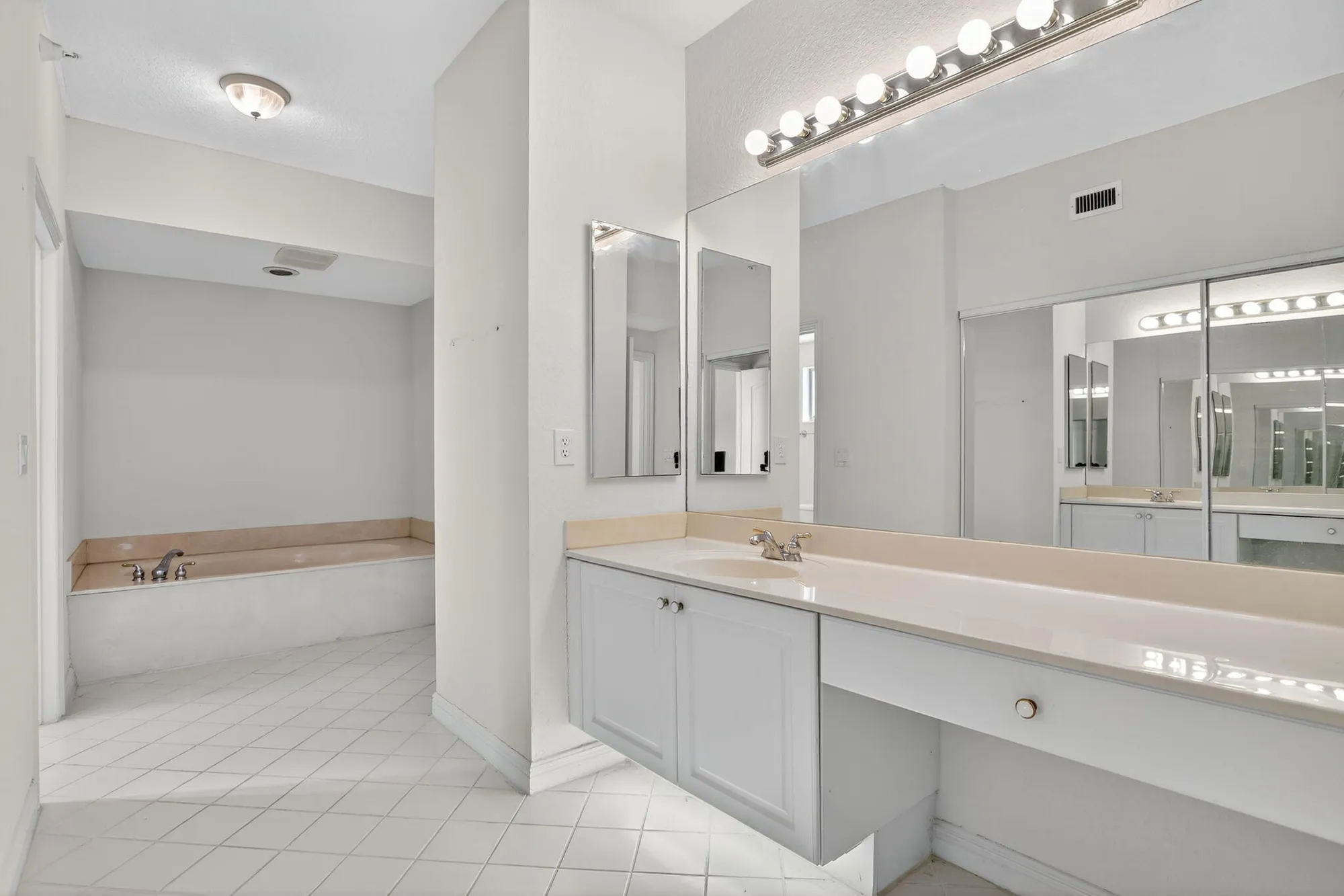 Property Slideshow image 40 of 51 | 7715 southampton ter 115, Tamarac, FL, 33321