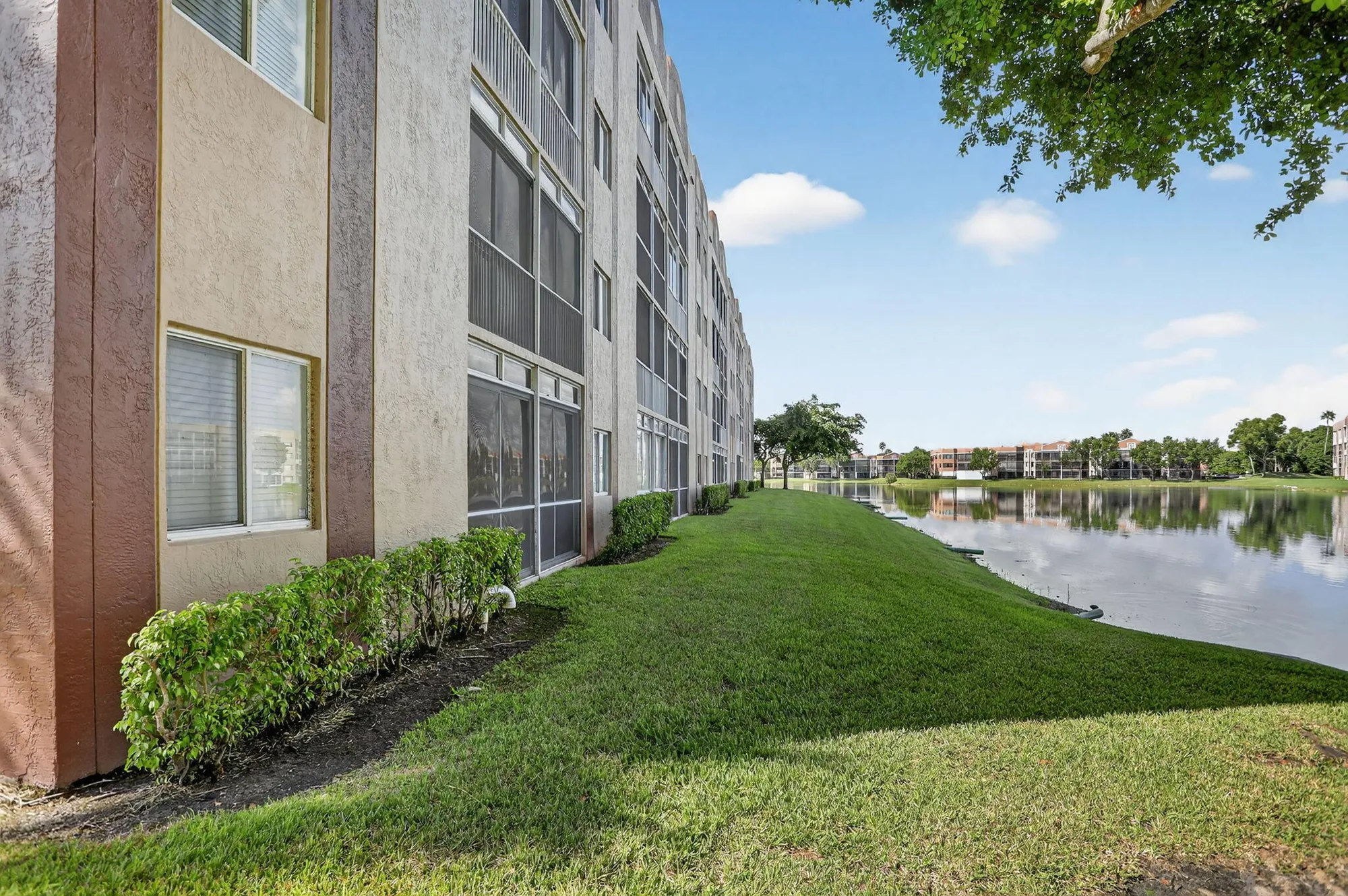Property Slideshow image 4 of 51 | 7715 southampton ter 115, Tamarac, FL, 33321