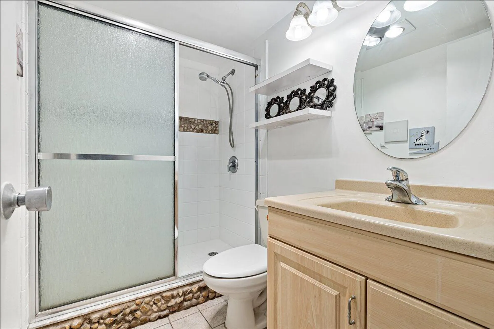 Property Slideshow image 6 of 13 | 98 cambridge e unit e, West Palm Beach, FL, 33417