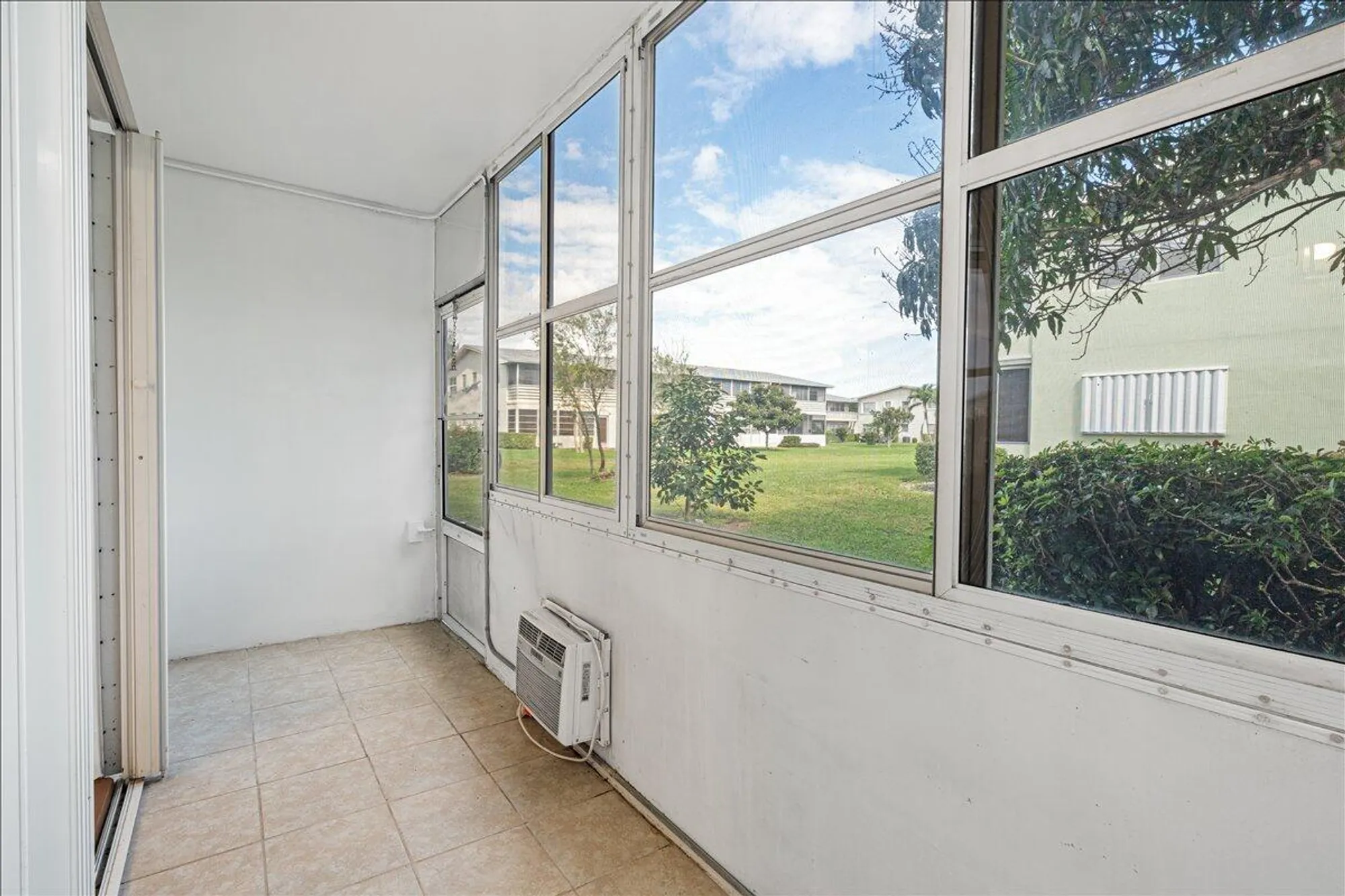 Property Slideshow image 9 of 13 | 98 cambridge e unit e, West Palm Beach, FL, 33417