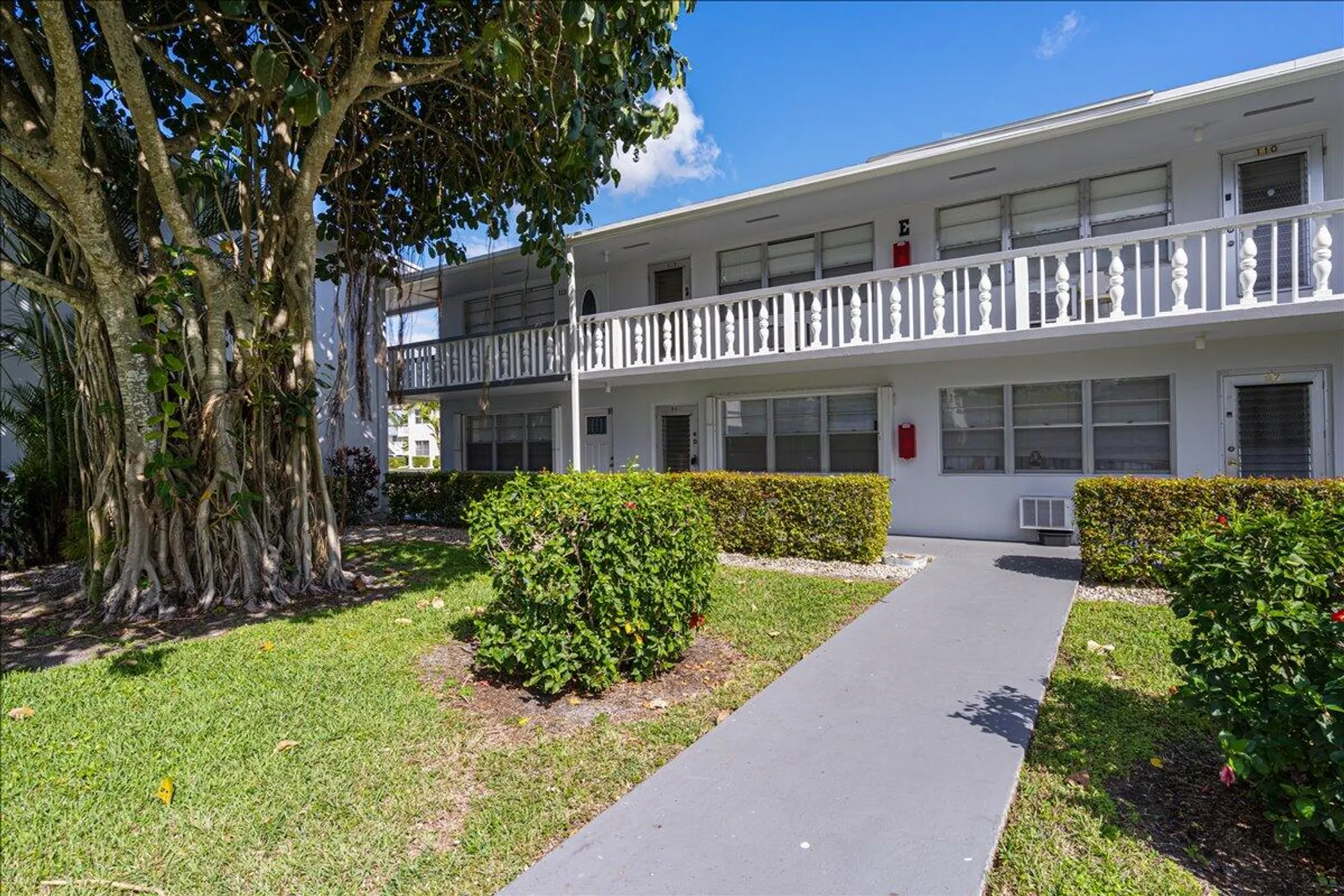 Property Slideshow image 1 of 13 | 98 cambridge e unit e, West Palm Beach, FL, 33417