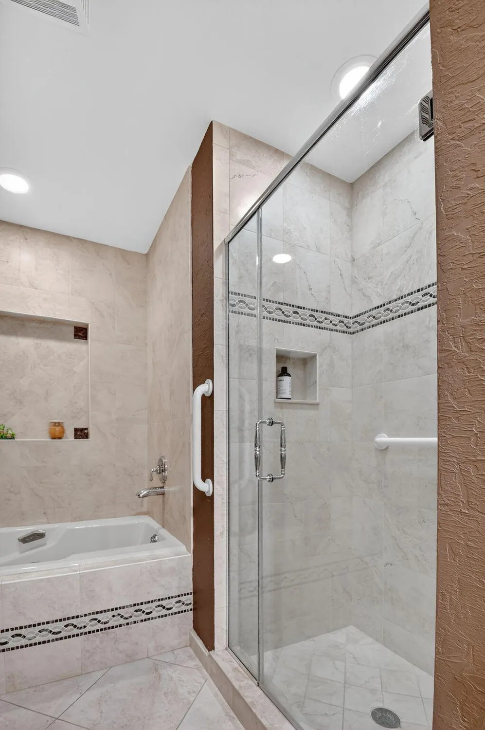 Property Slideshow image 34 of 59 | 4 eastgate dr b, Boynton Beach, FL, 33436