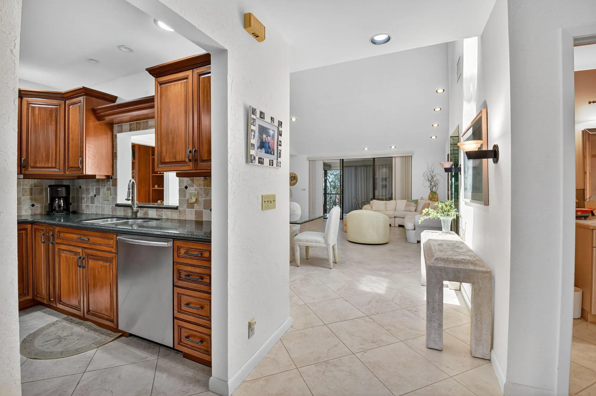 Property Slideshow image 6 of 59 | 4 eastgate dr b, Boynton Beach, FL, 33436