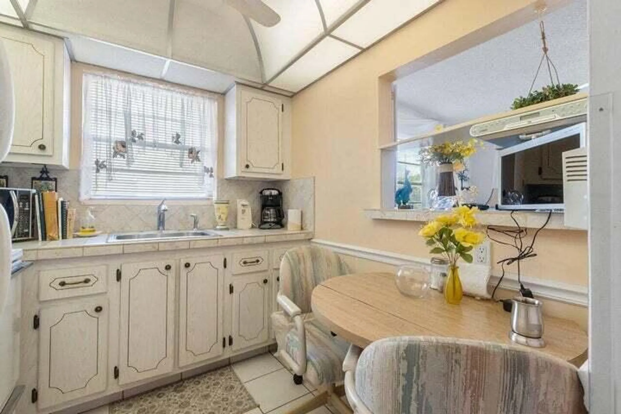 Property Slideshow image 7 of 18 | 10 windsor a a, West Palm Beach, FL, 33417