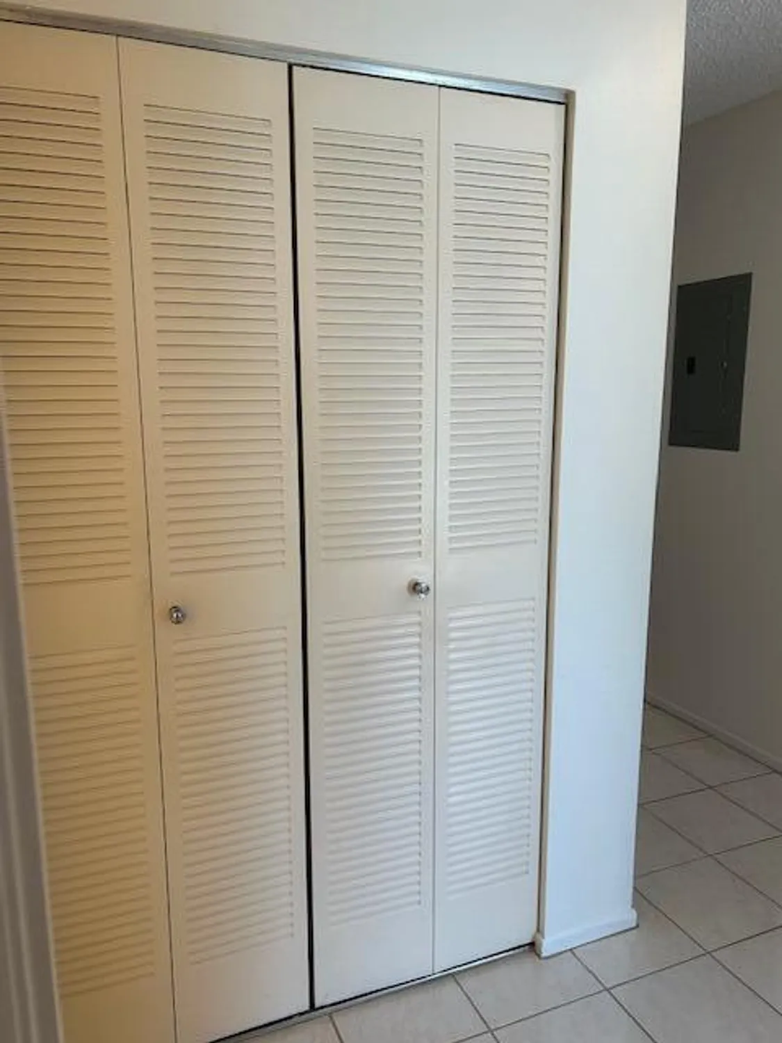 Property Slideshow image 12 of 41 | 131 lake gloria dr, West Palm Beach, FL, 33411