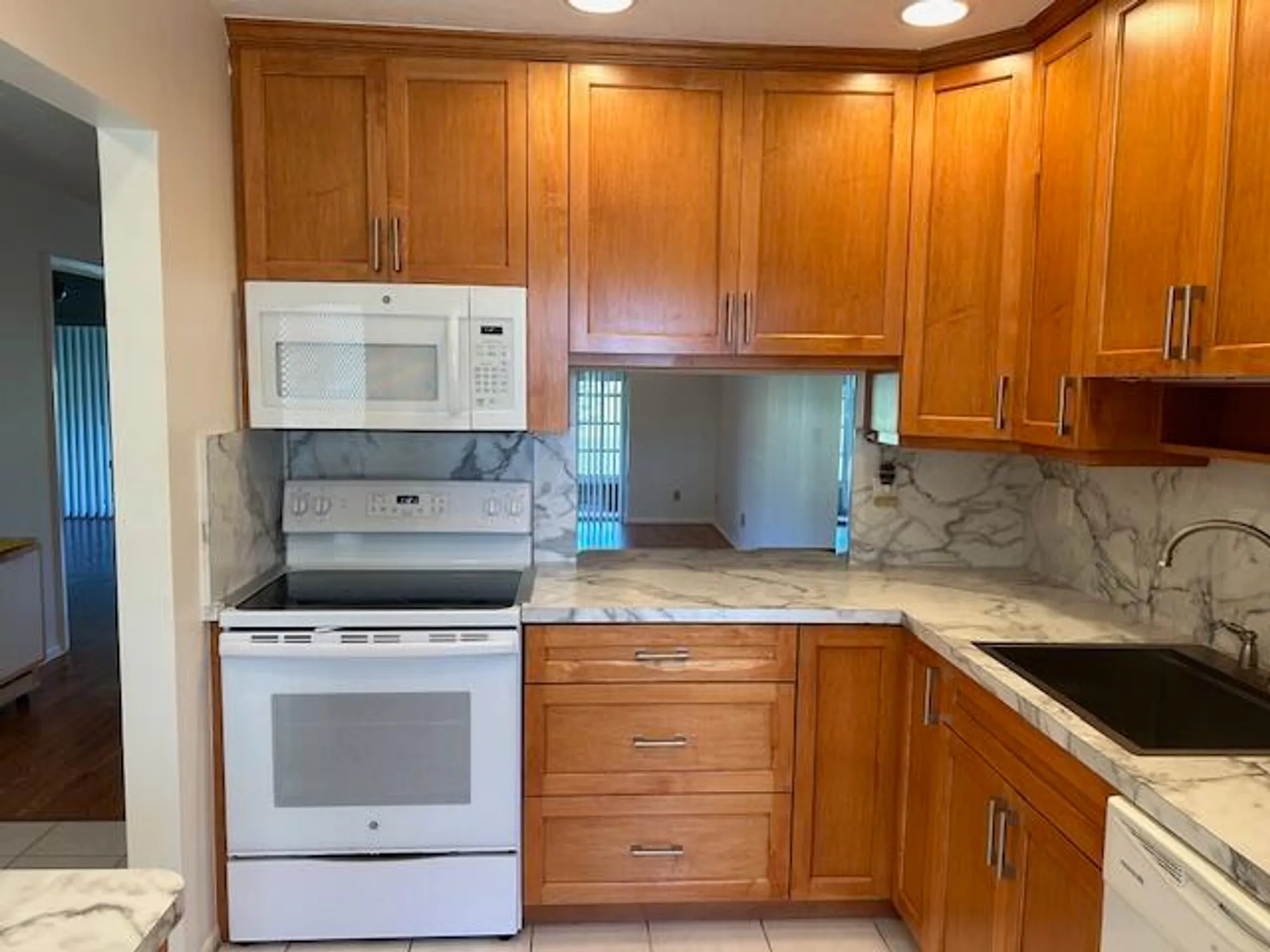 Property Slideshow image 6 of 41 | 131 lake gloria dr, West Palm Beach, FL, 33411