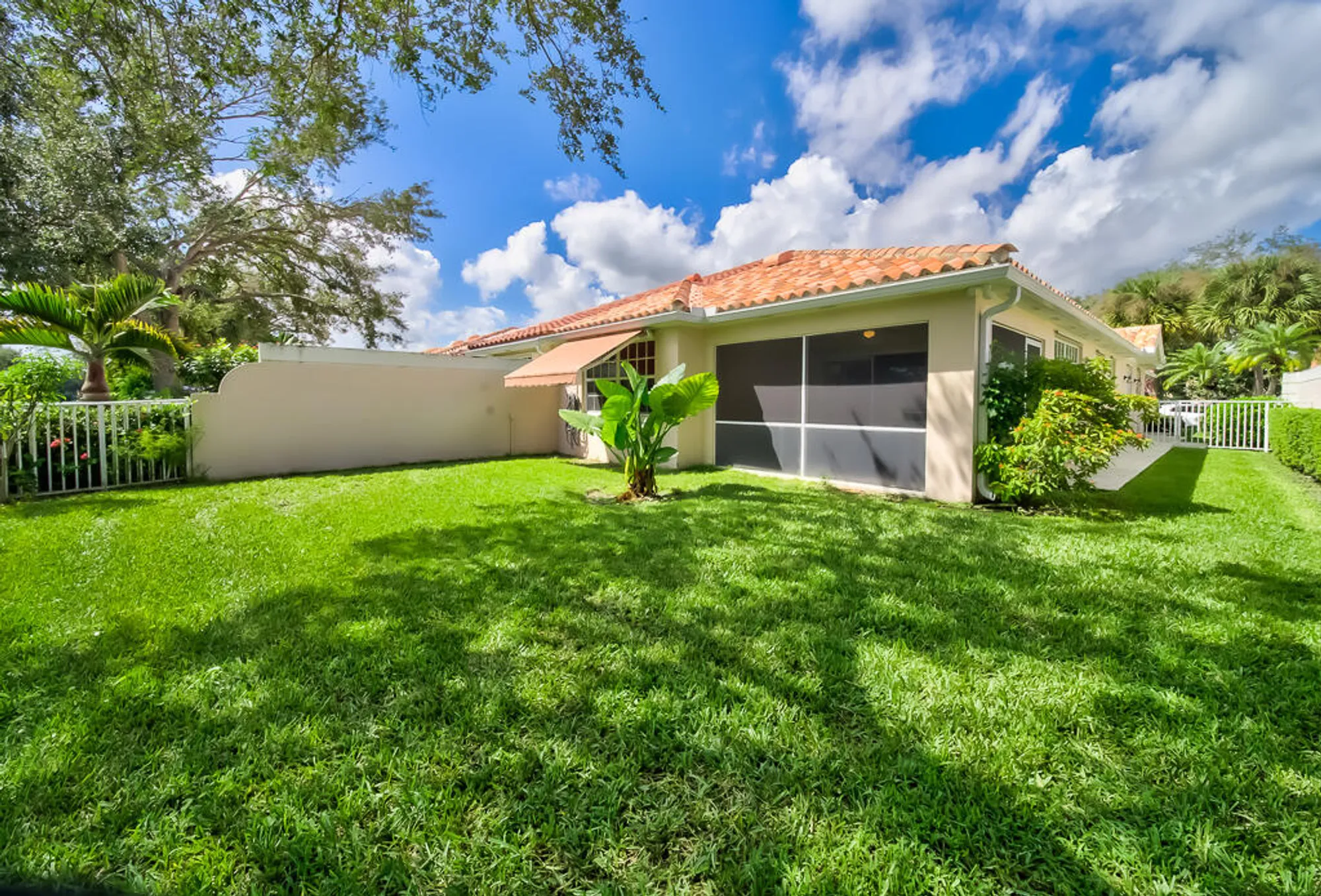 Property Slideshow image 23 of 45 | 2708 livingston ln, West Palm Beach, FL, 33411
